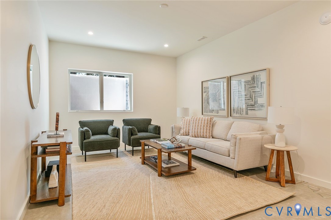 7438 Cherokee Rd