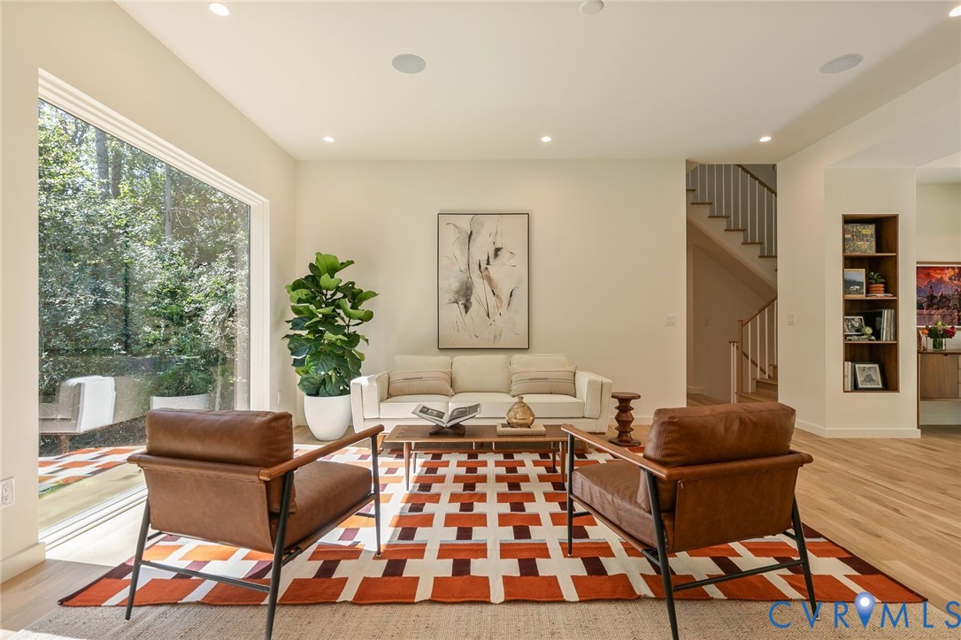 7438 Cherokee Rd