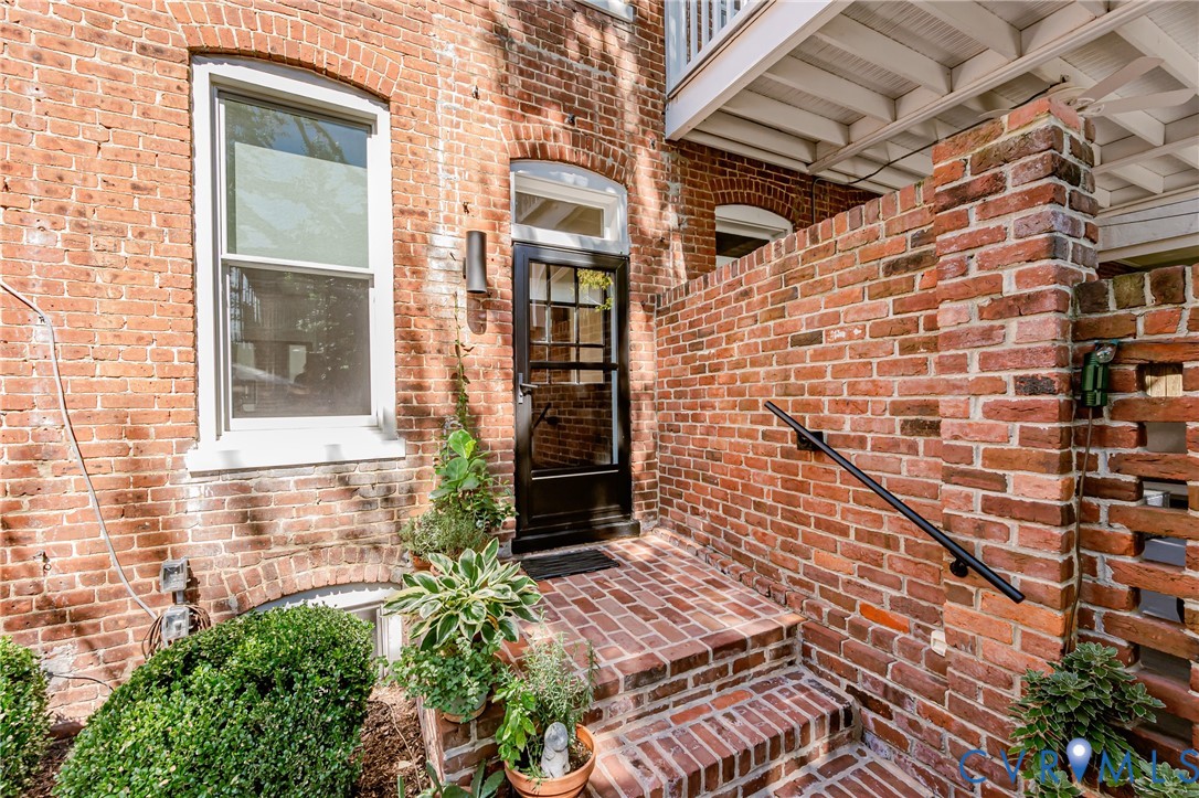2305 Floyd Ave