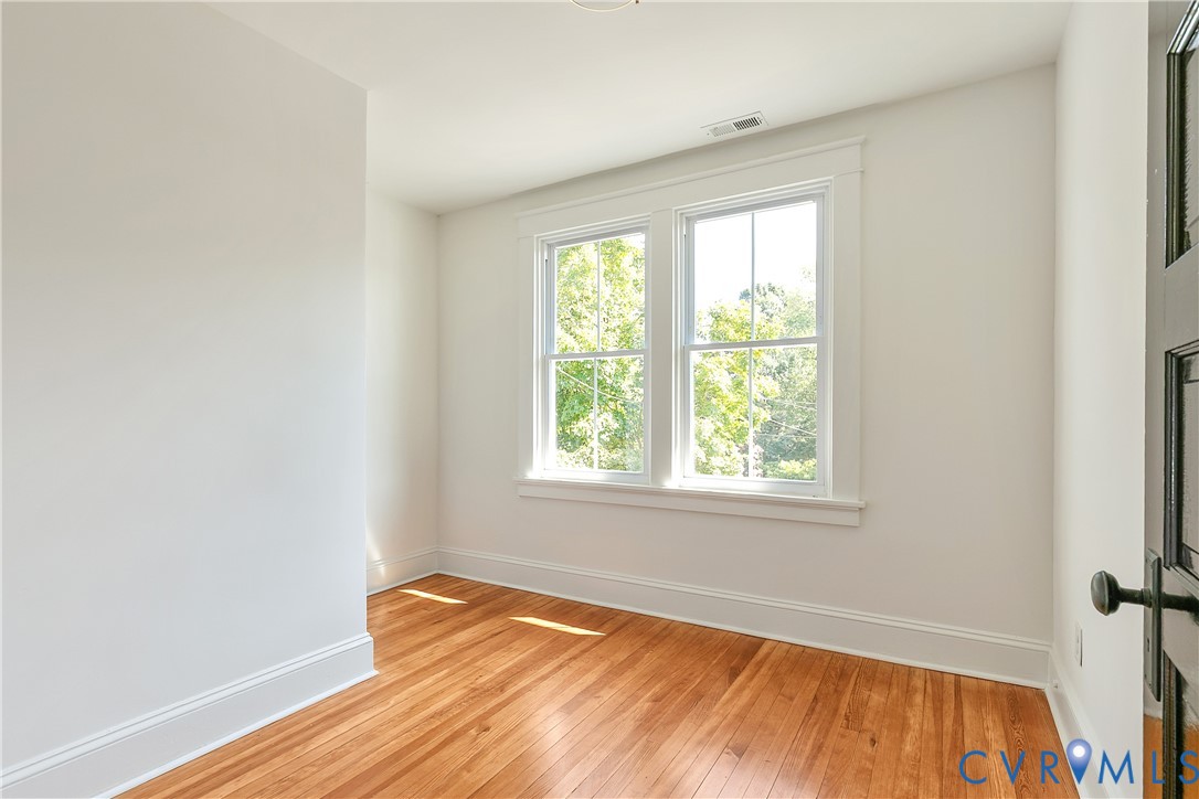 514 W 25th St