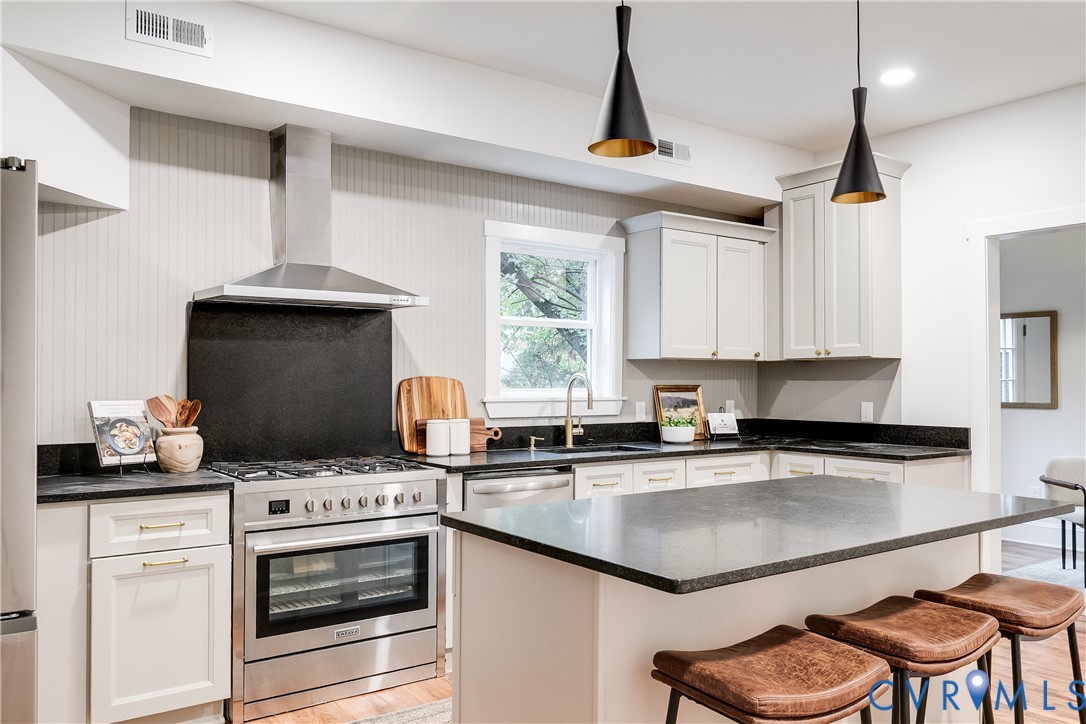 4004 Forest Hill Ave