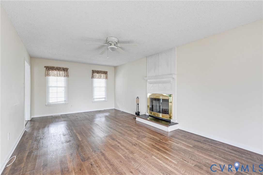 600 Queensway Rd