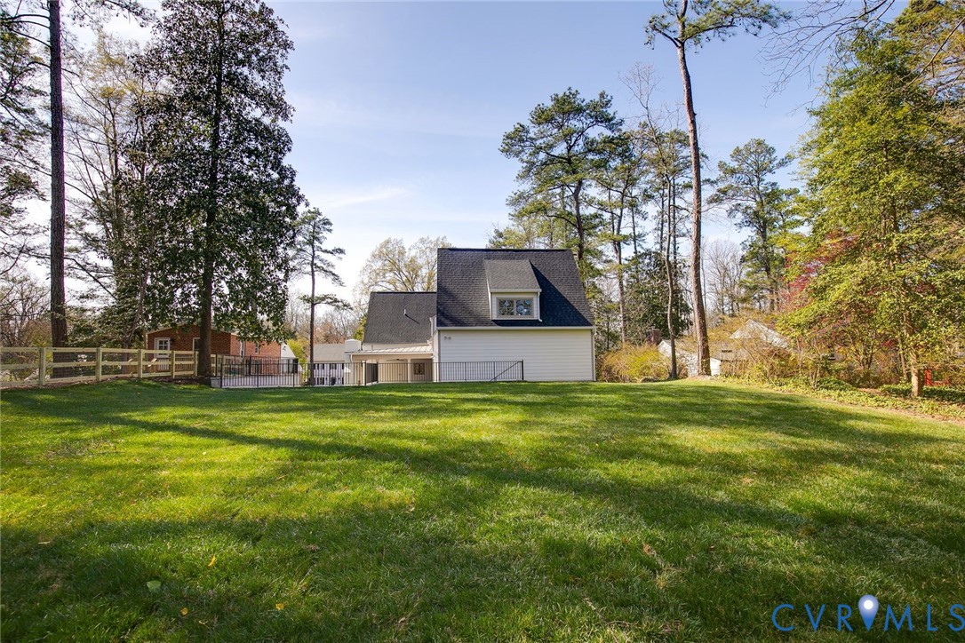 1107 Essex Ave