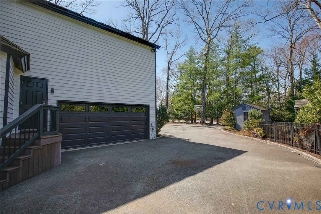 9300 S Mooreland Rd
