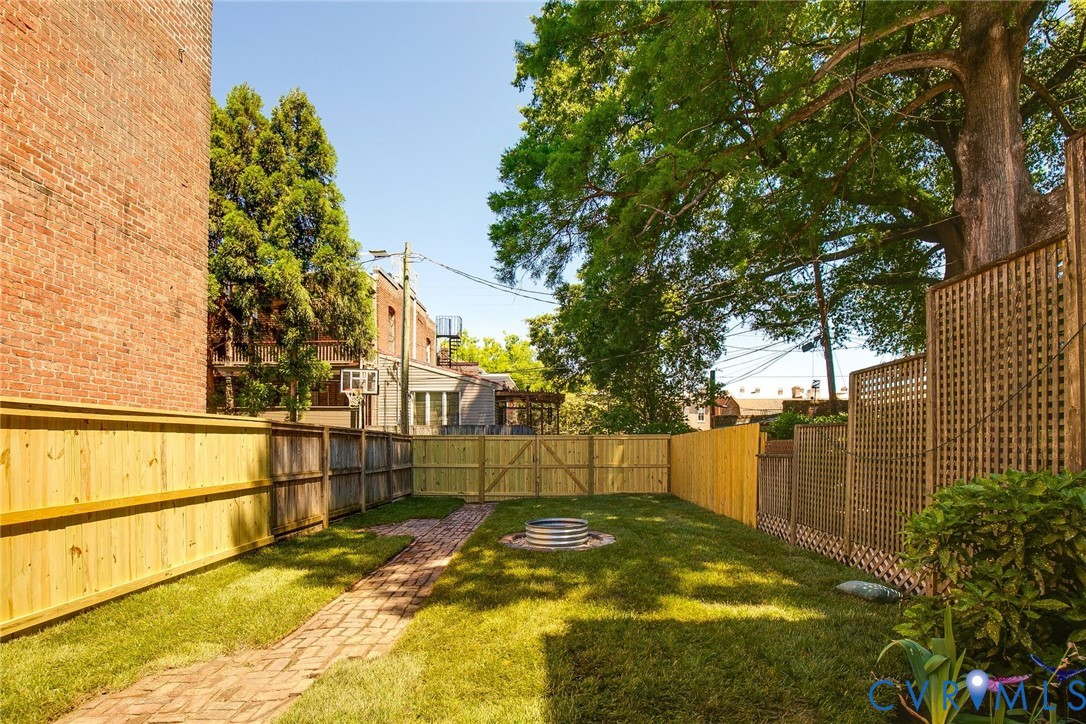 2216 Grove Ave