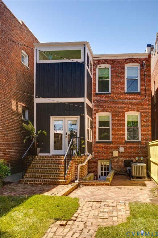 2216 Grove Ave