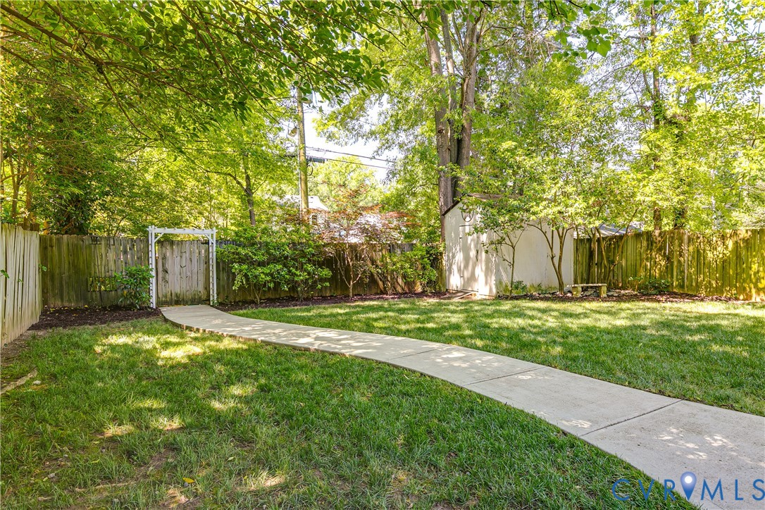 4811 Bromley Ln