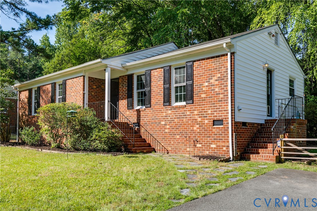 2016 Cedarhurst Dr