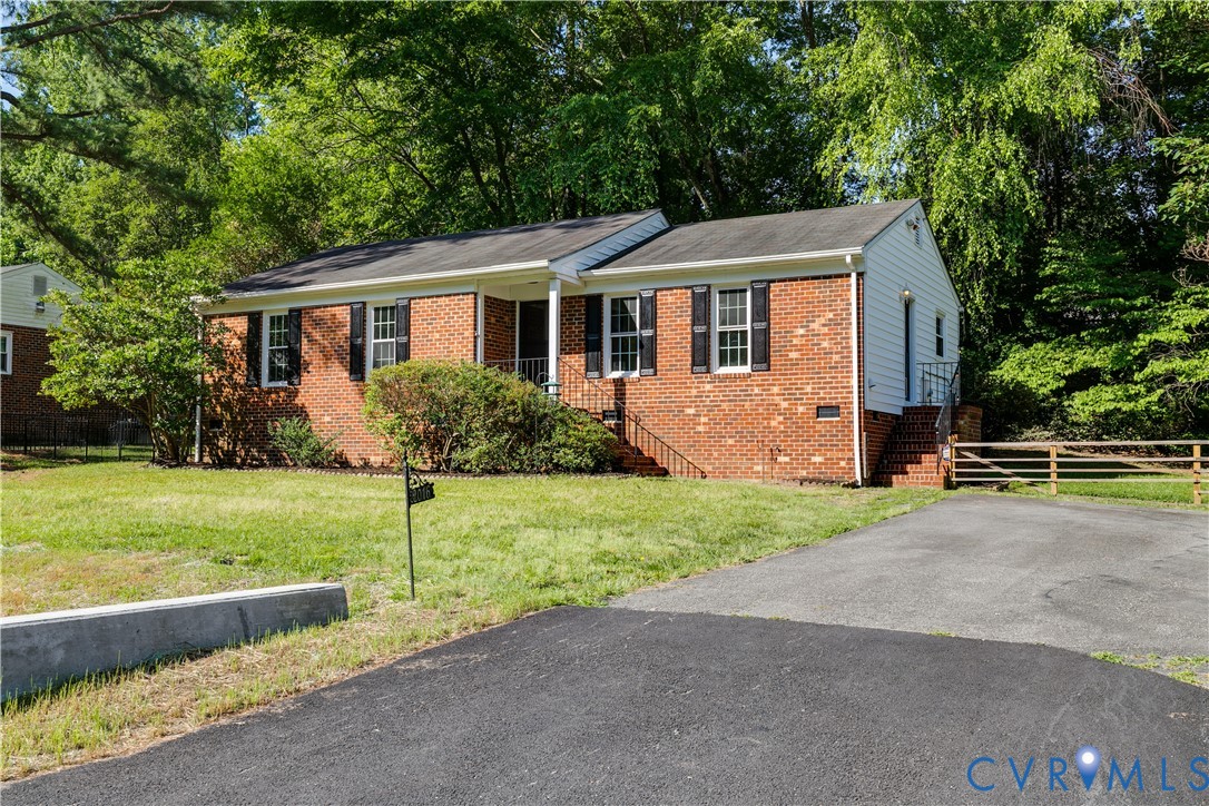 2016 Cedarhurst Dr