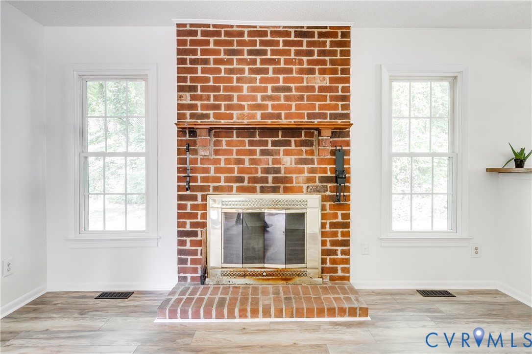 2016 Cedarhurst Dr