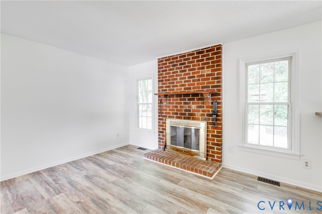 2016 Cedarhurst Dr
