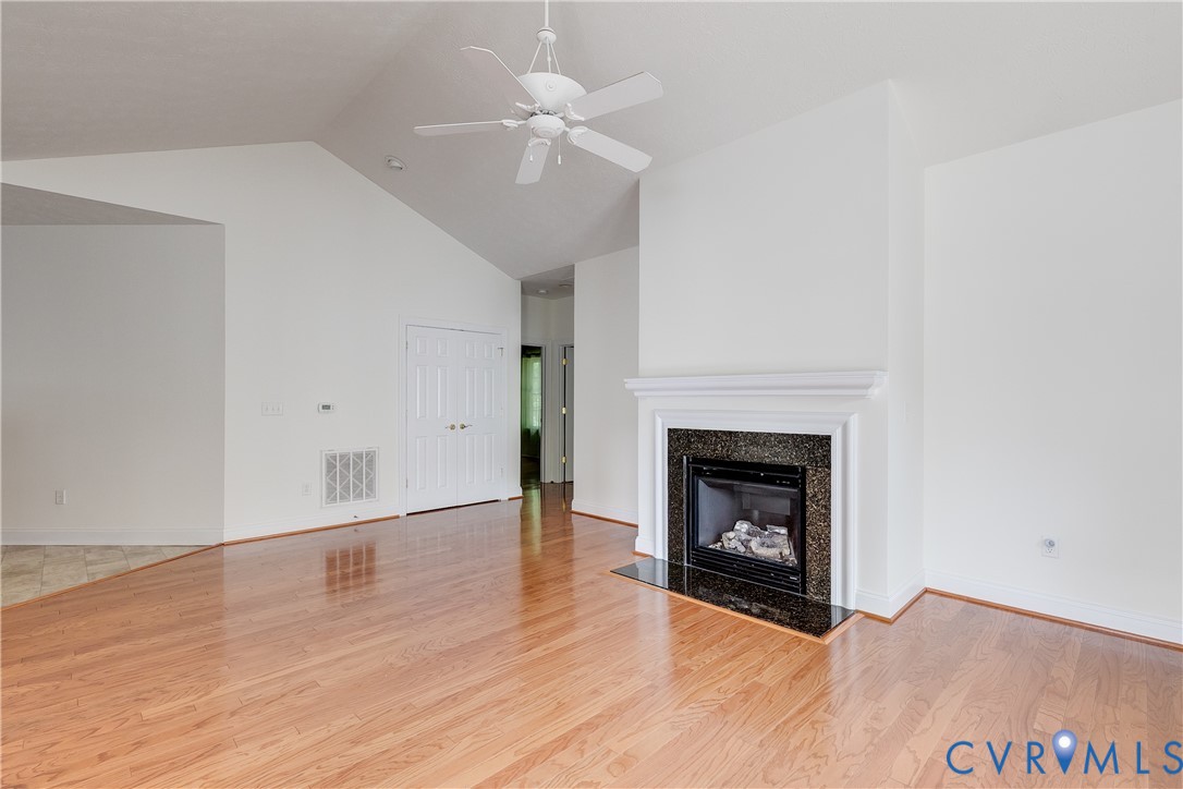 425 Dunlin Ct