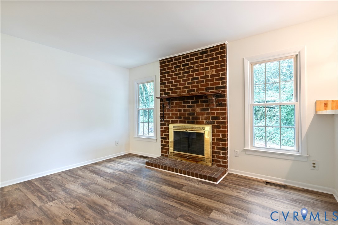 2016 Cedarhurst Dr