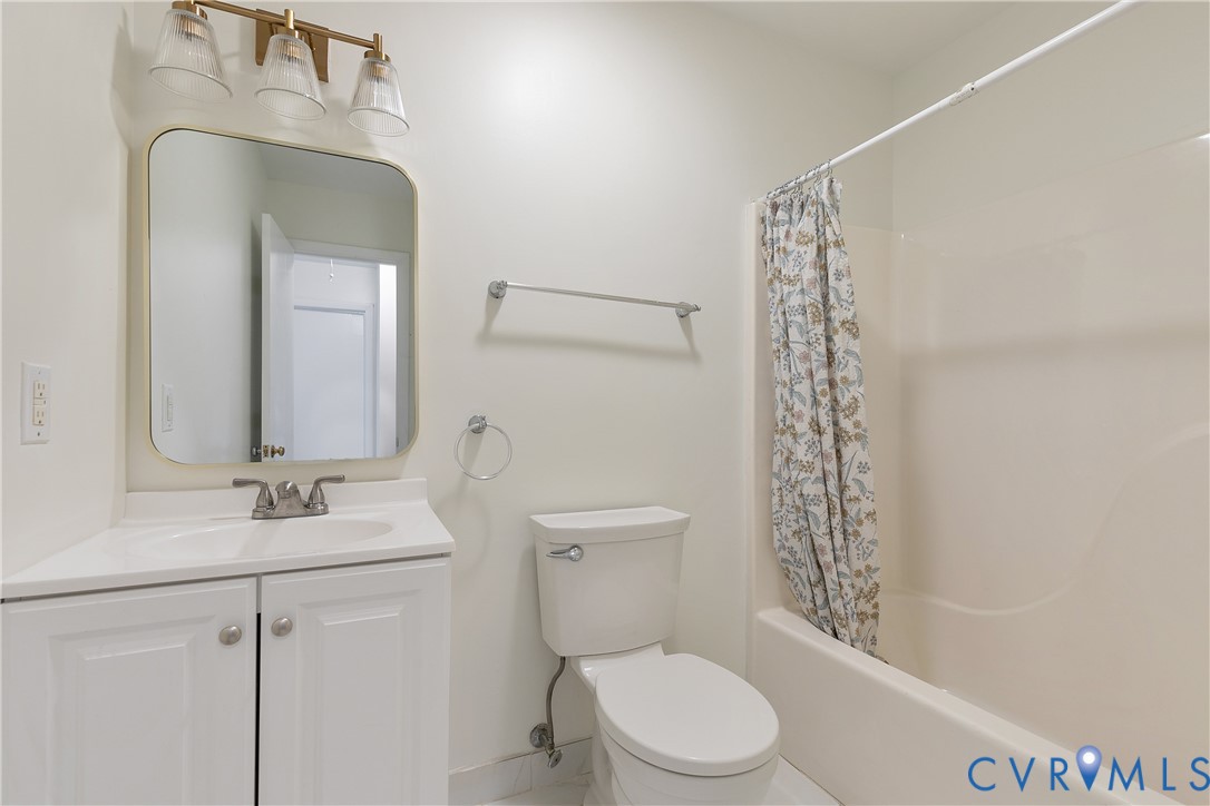 2016 Cedarhurst Dr
