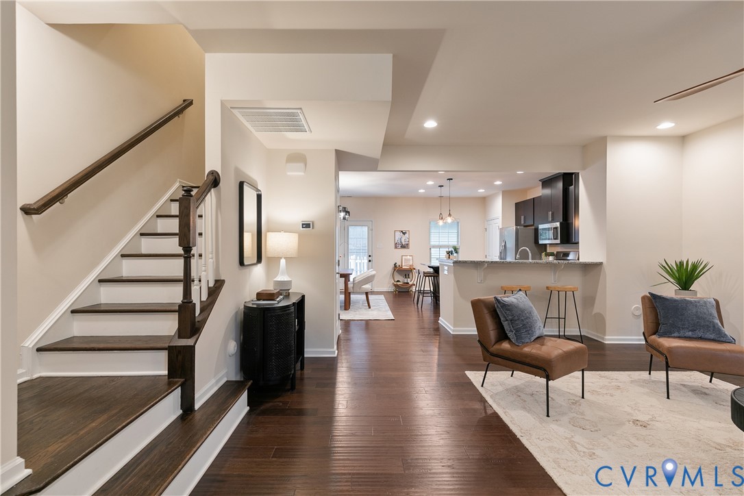 5524 Riverside Heights Way