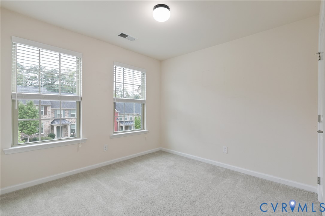 5524 Riverside Heights Way