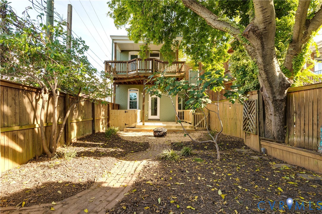 2525 Floyd Ave