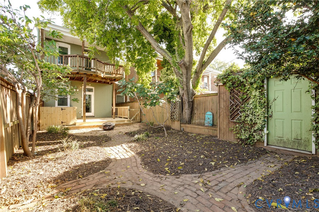 2525 Floyd Ave