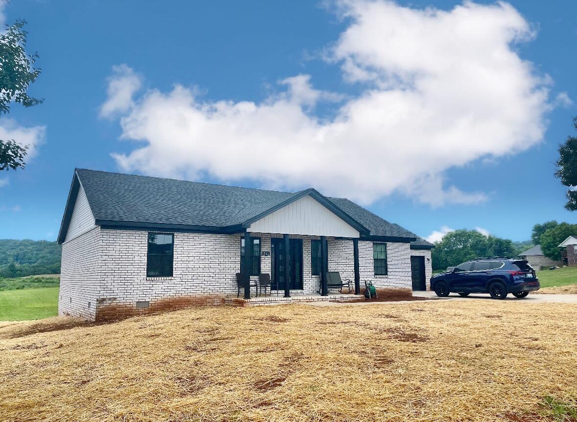 325 Waterford Way