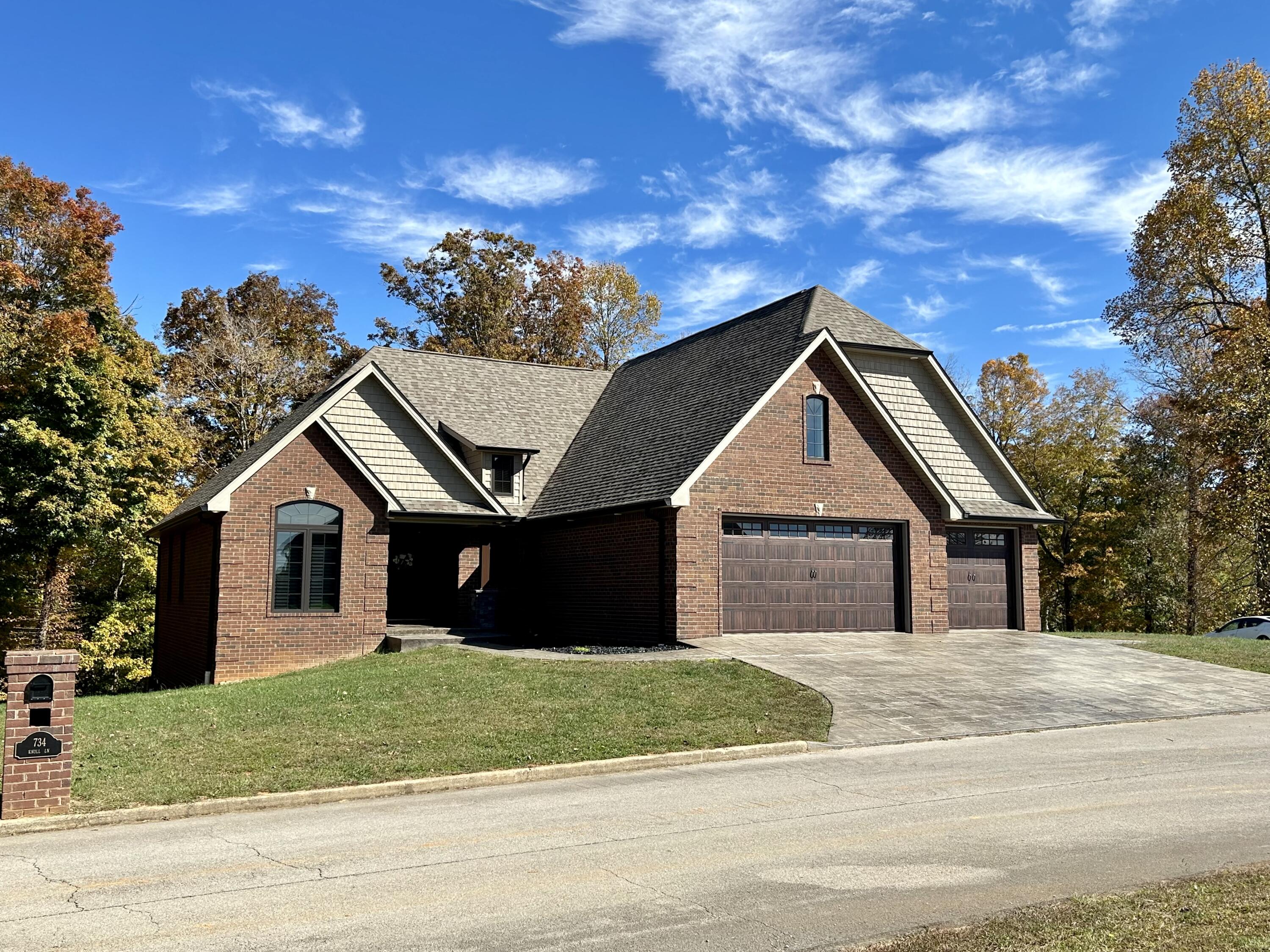 734 Knoll Lane