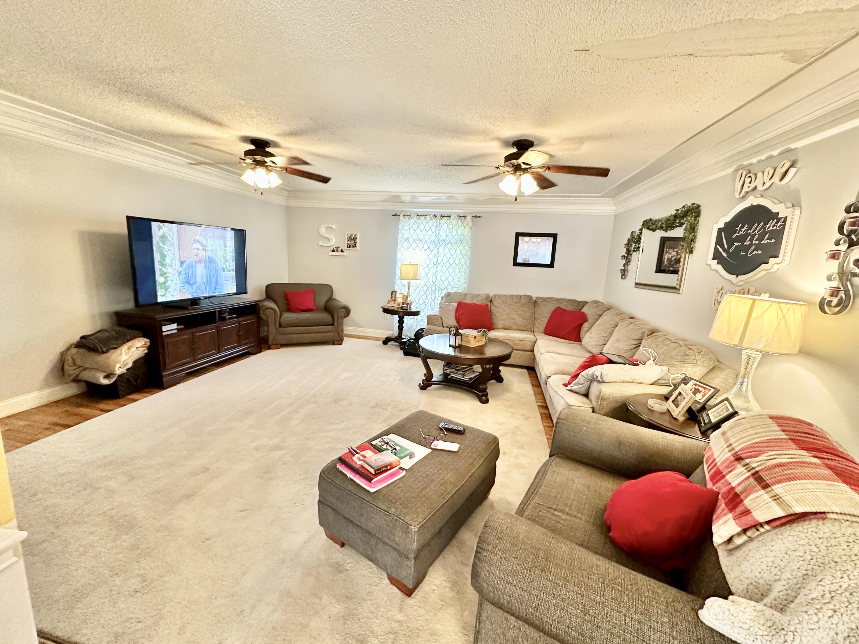 390 Fountain Way