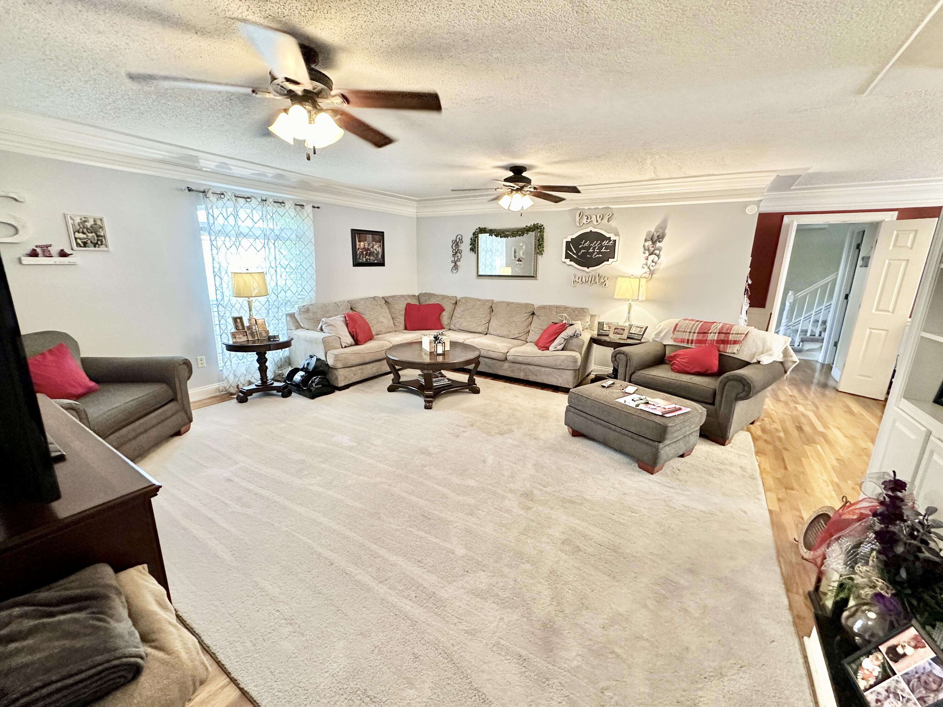 390 Fountain Way