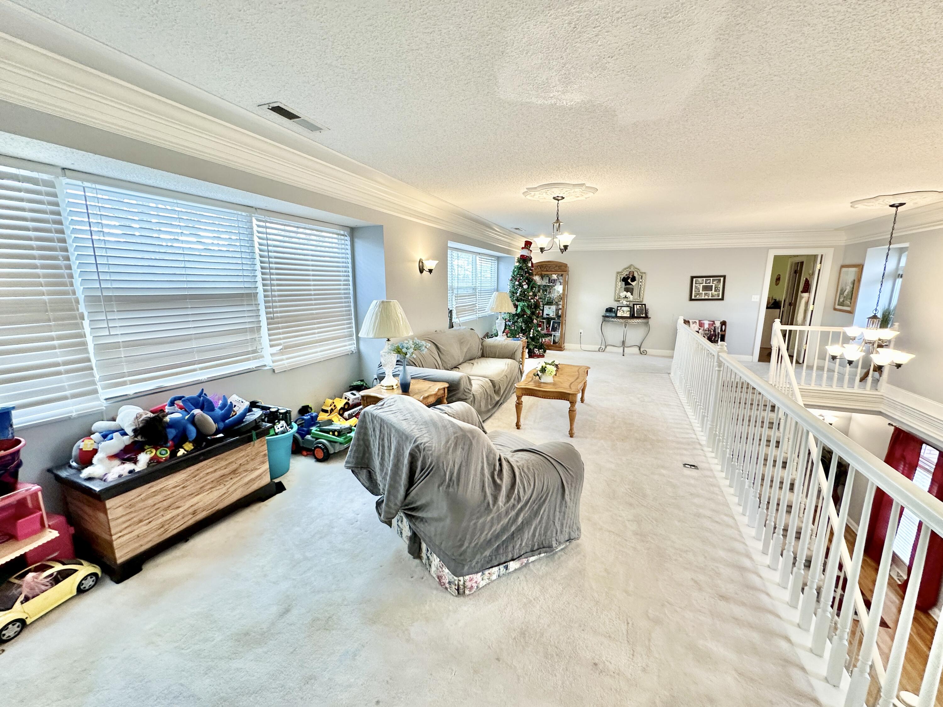 390 Fountain Way