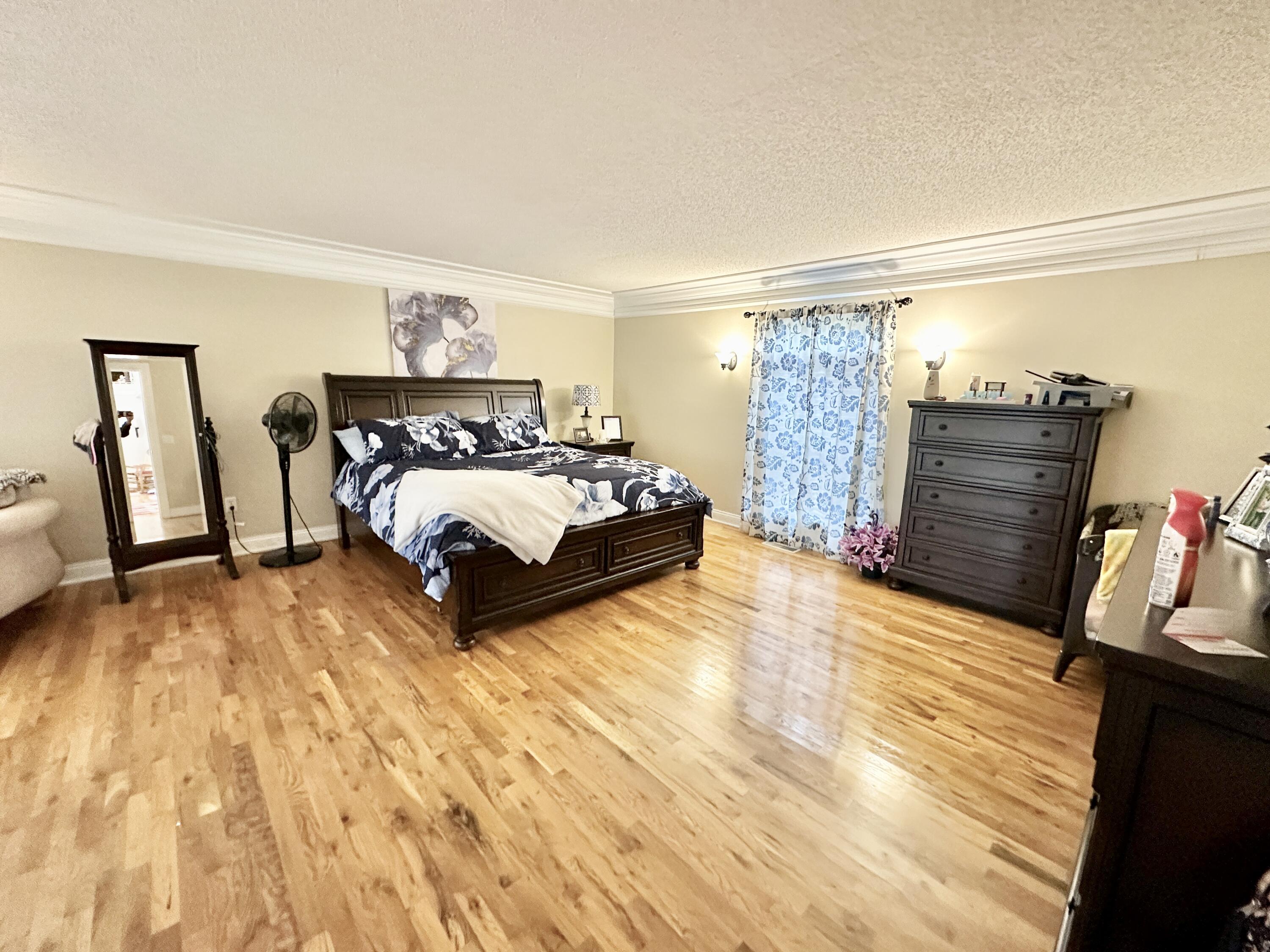 390 Fountain Way