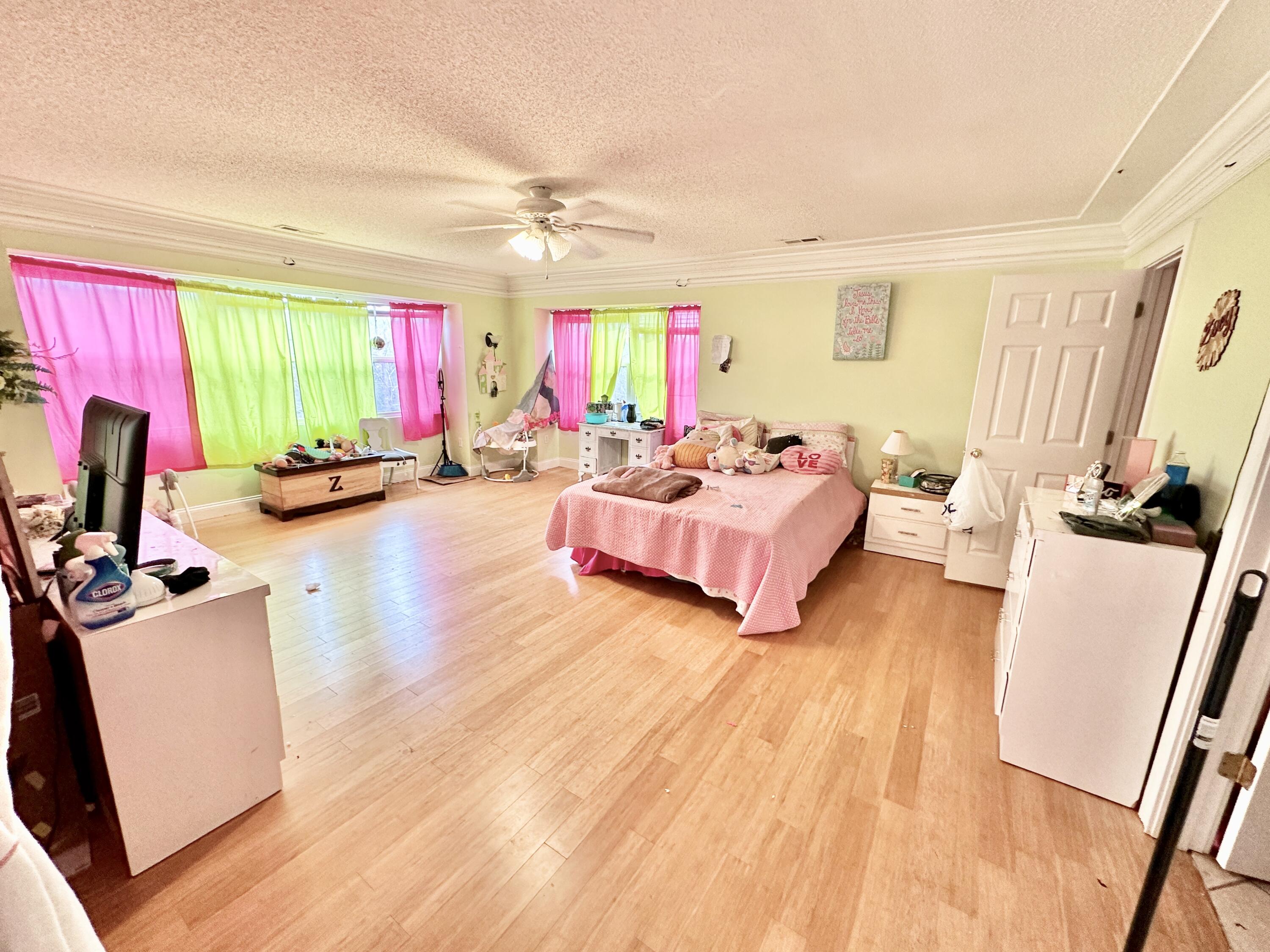 390 Fountain Way