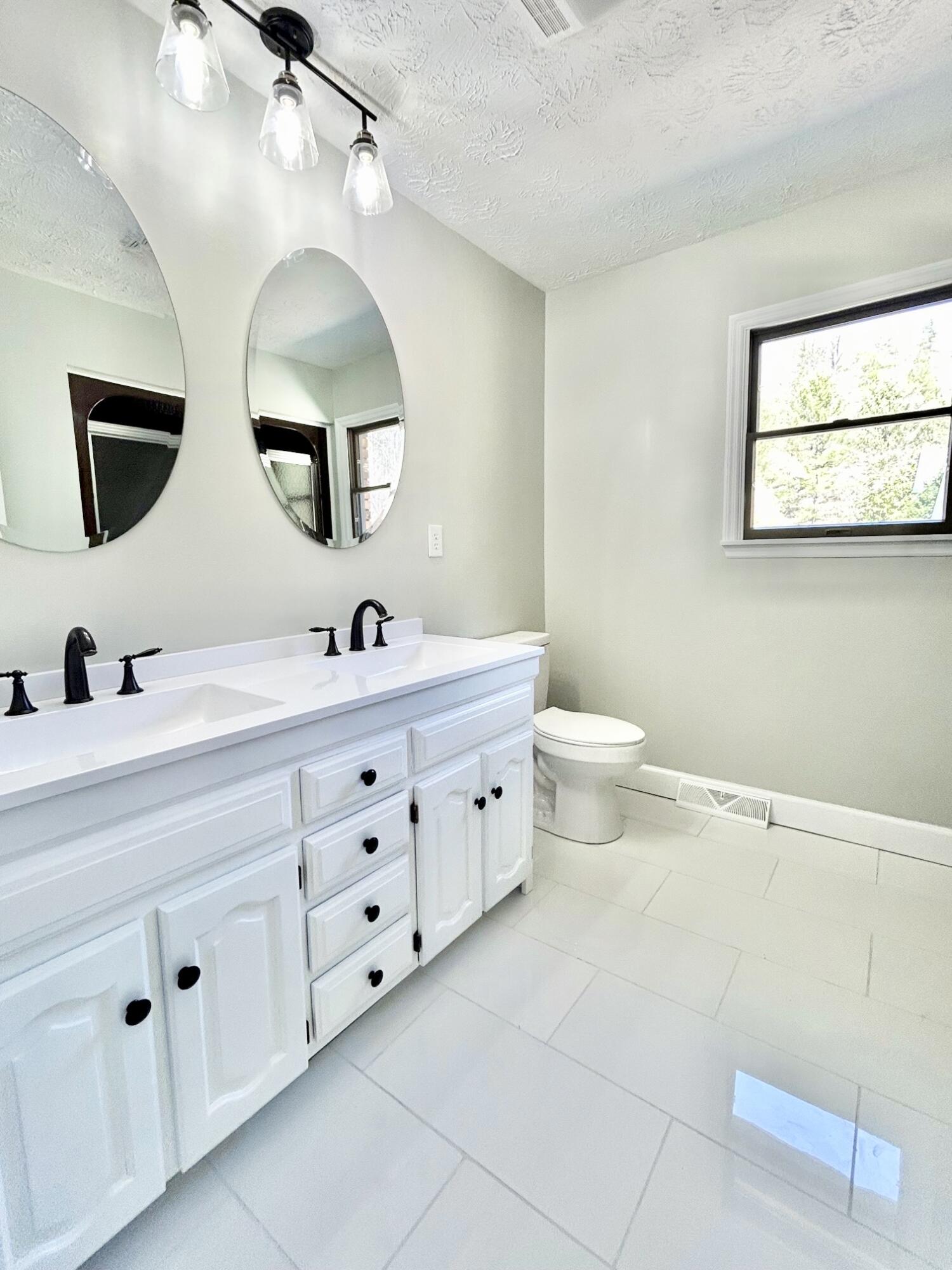 180 Calanna Estate Road