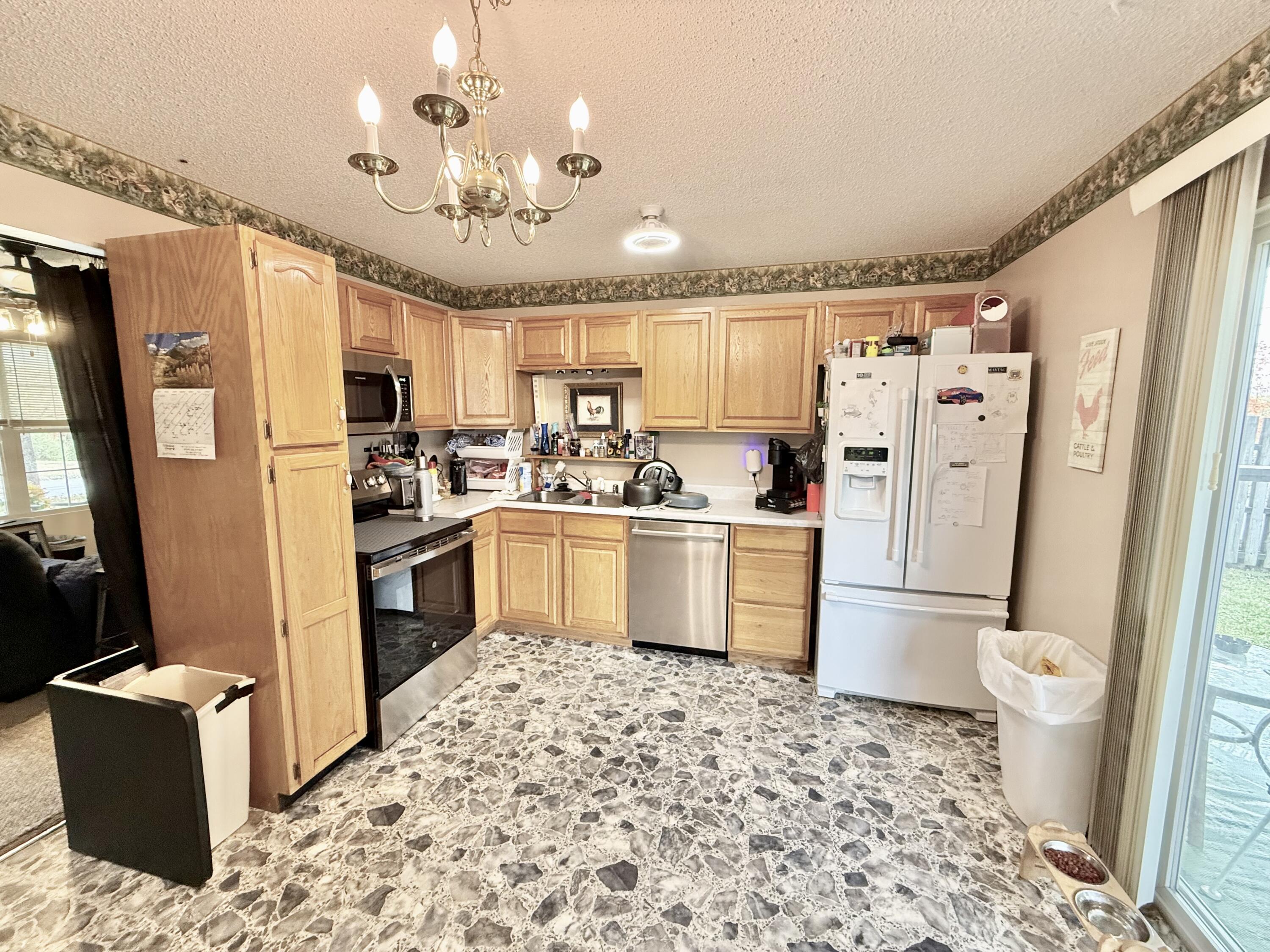 85 Falcon view Trail