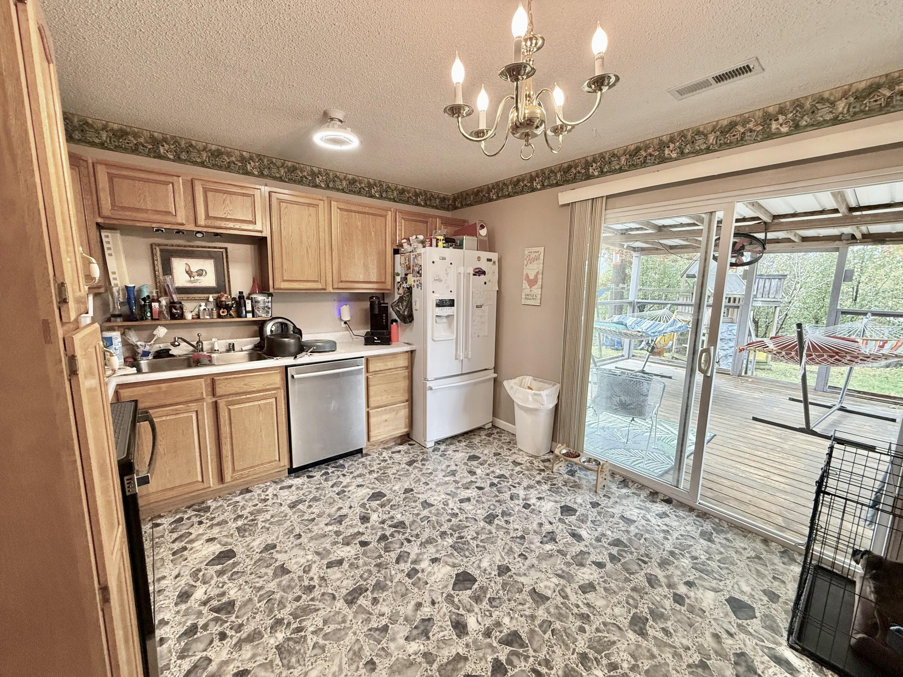 85 Falcon view Trail