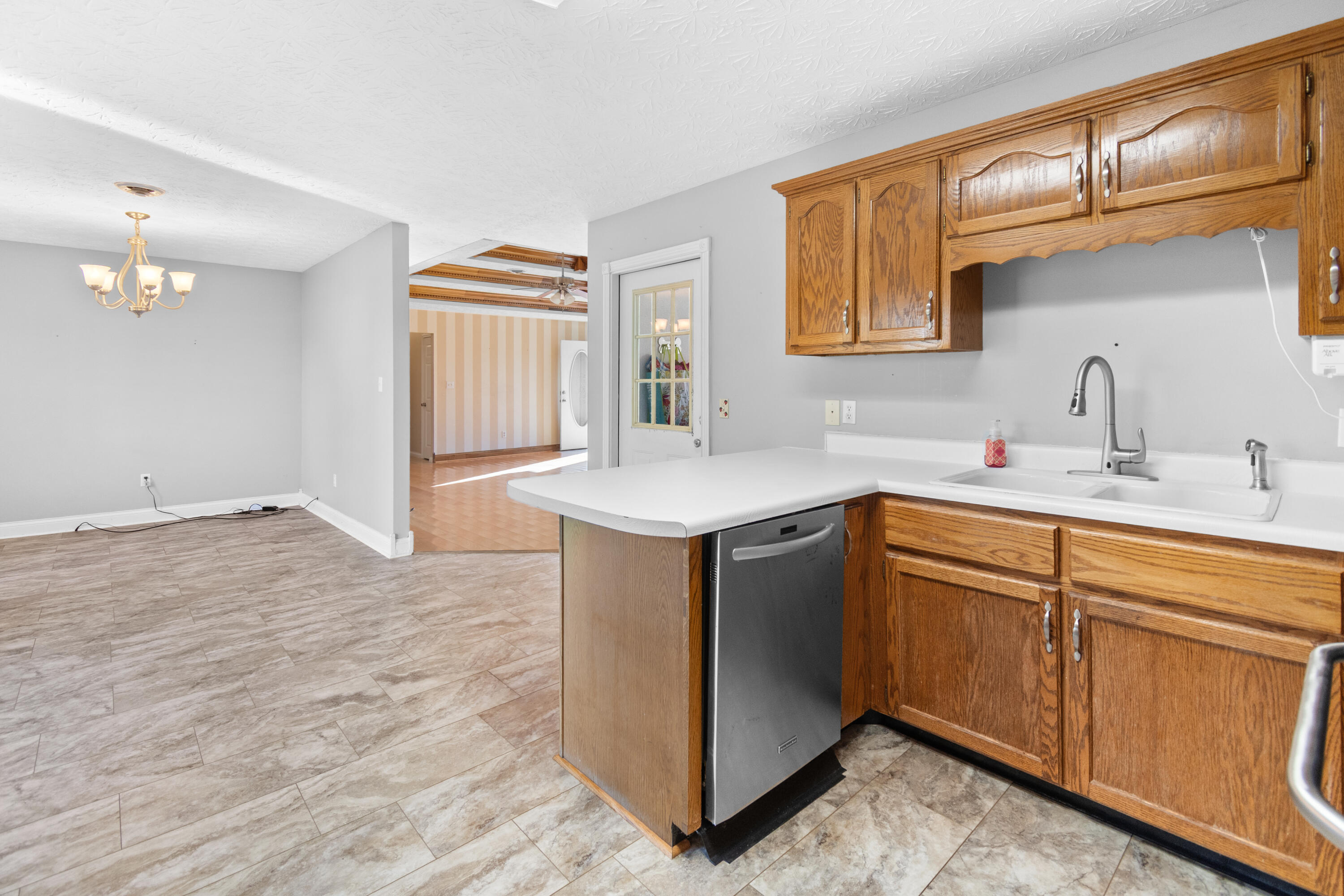 104 Meadowcrest Drive