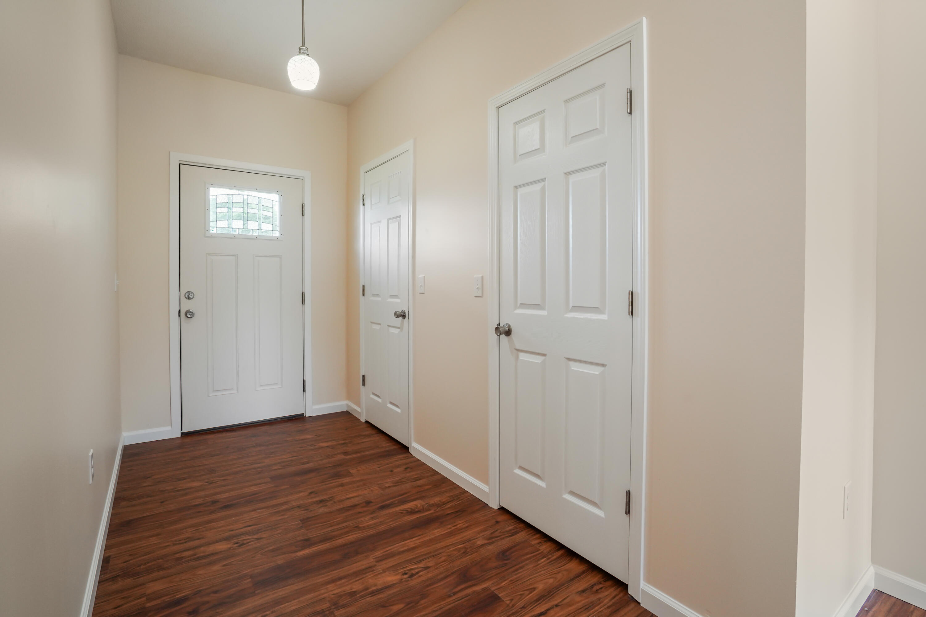 553 KNOLL Lane