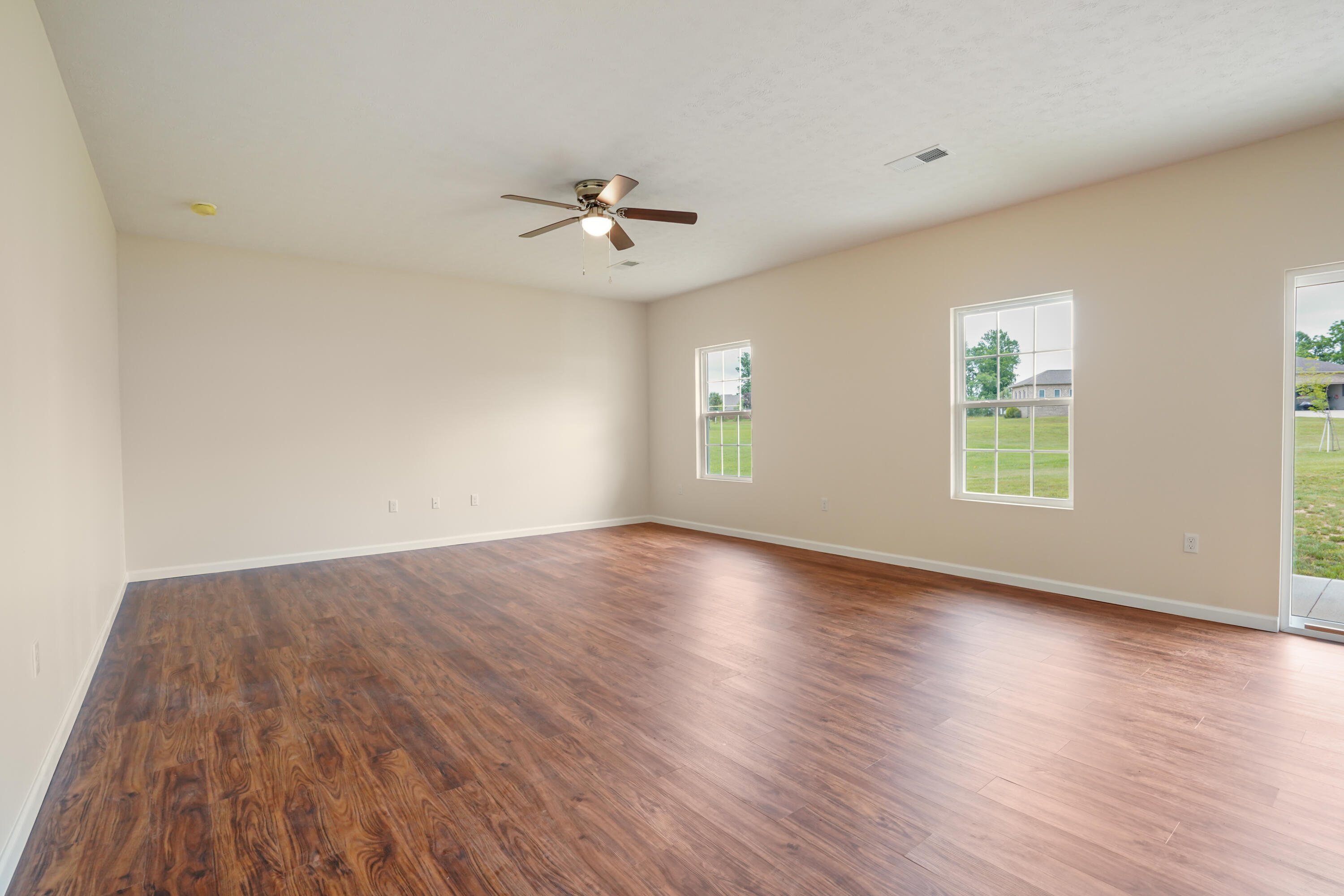 553 KNOLL Lane