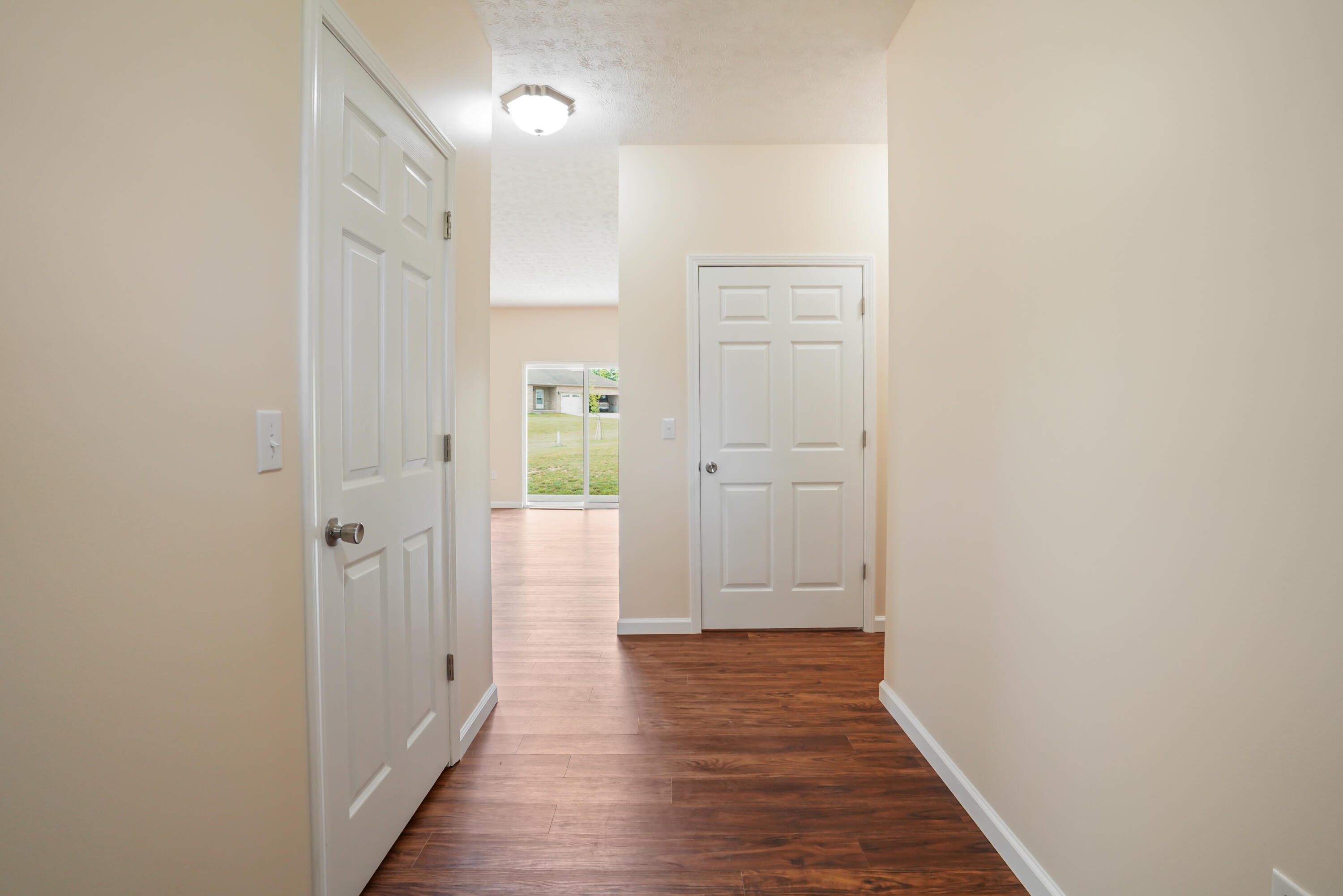 553 KNOLL Lane