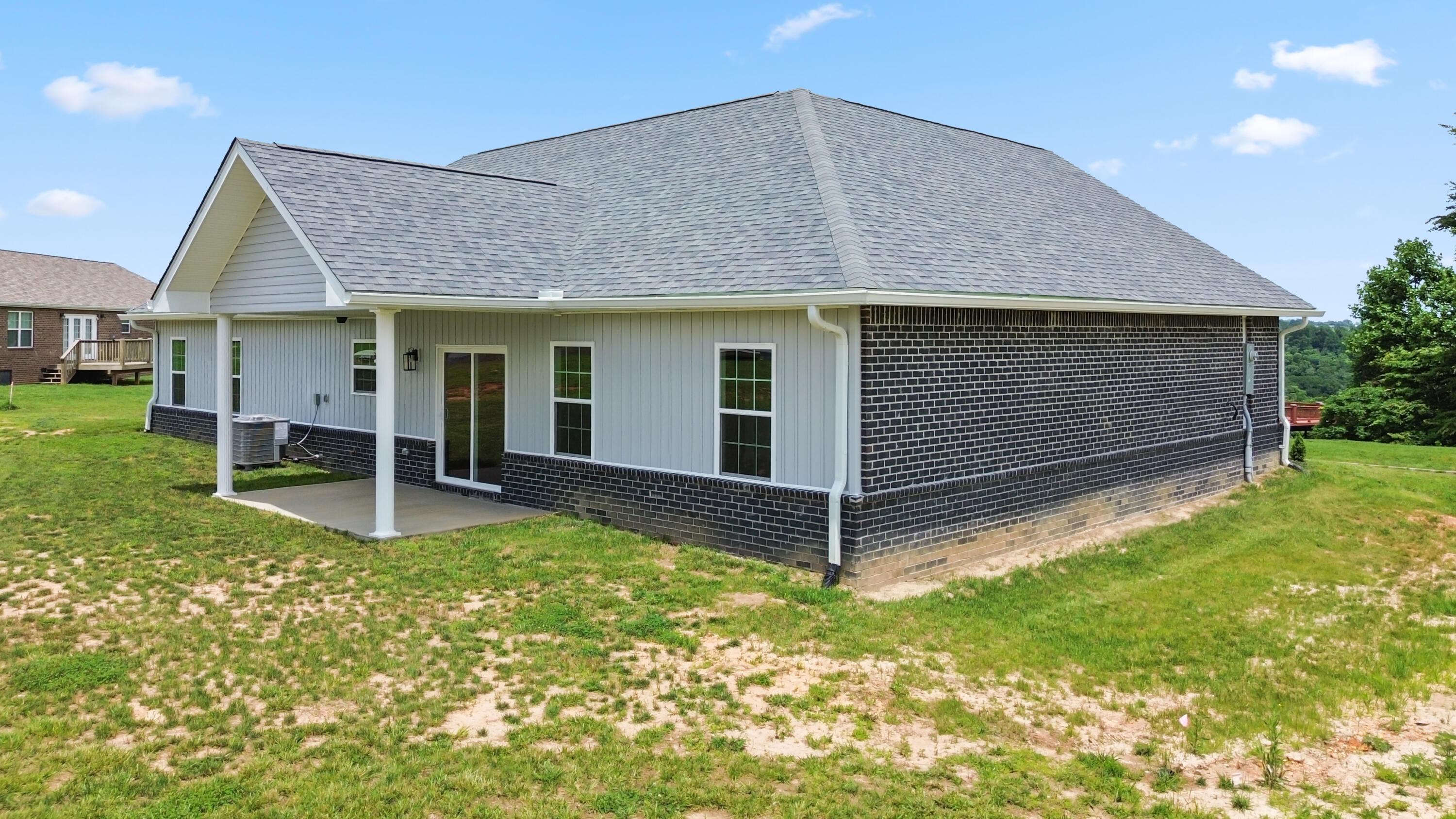 553 KNOLL Lane
