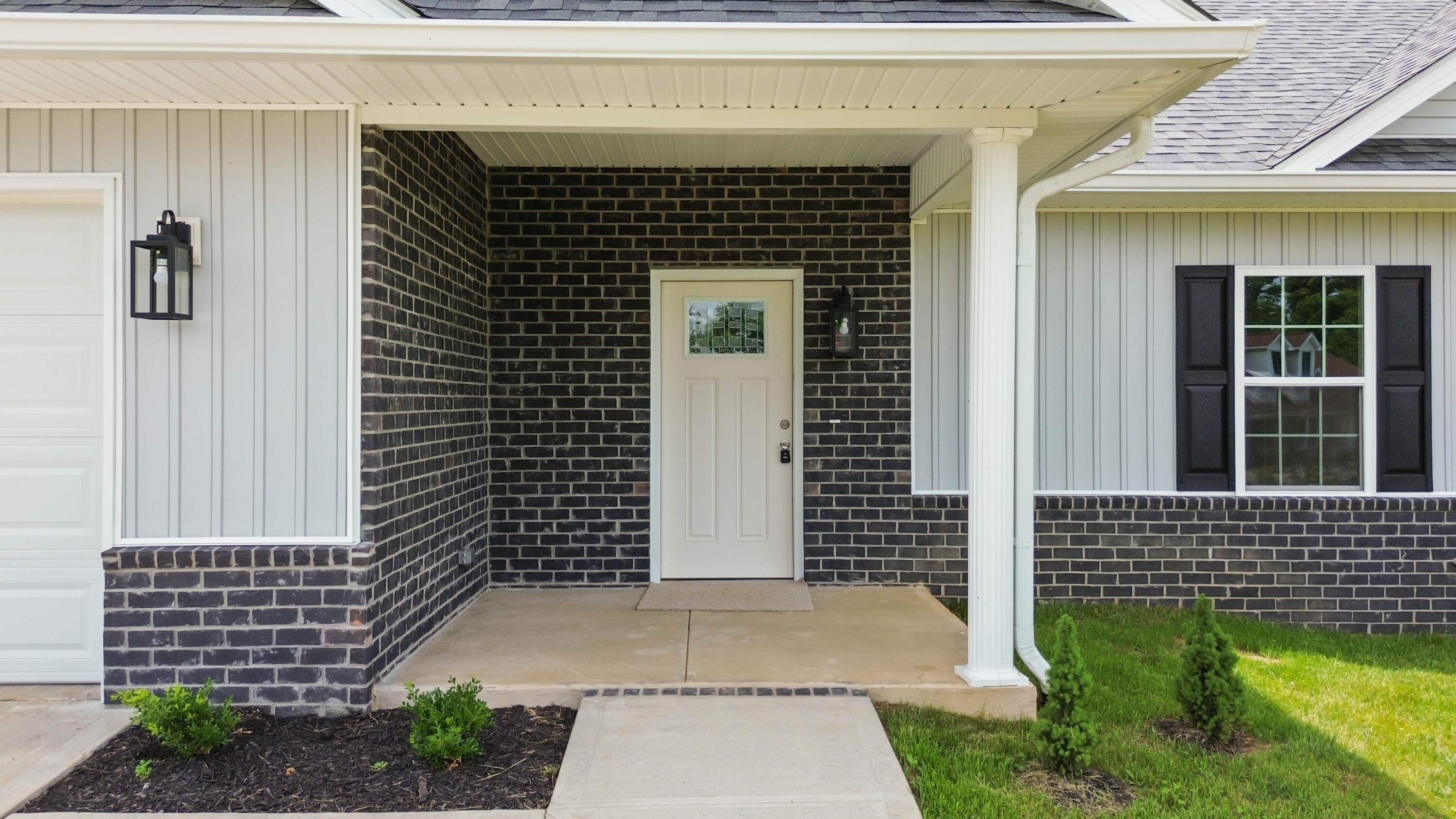 553 KNOLL Lane