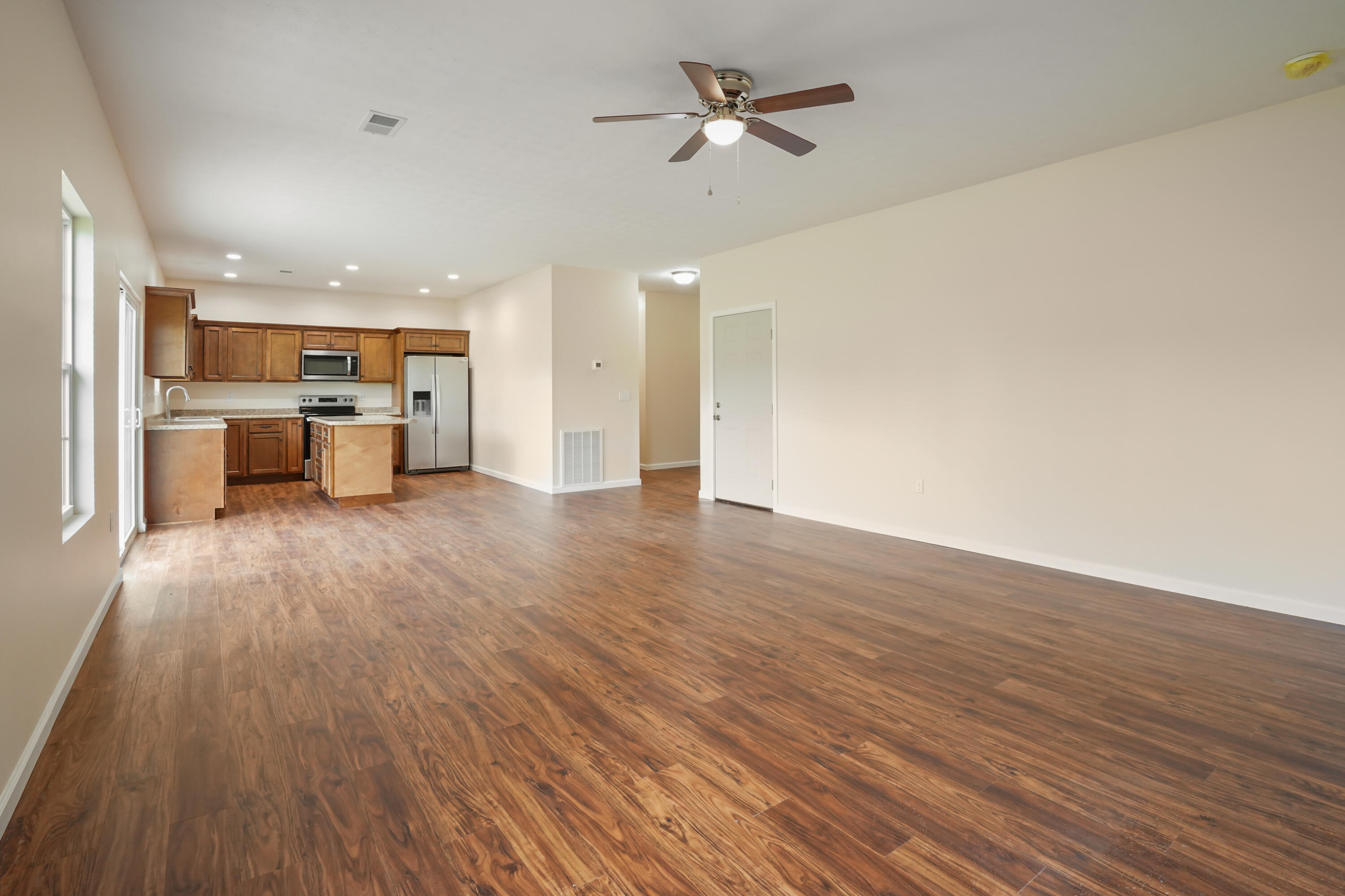 553 KNOLL Lane