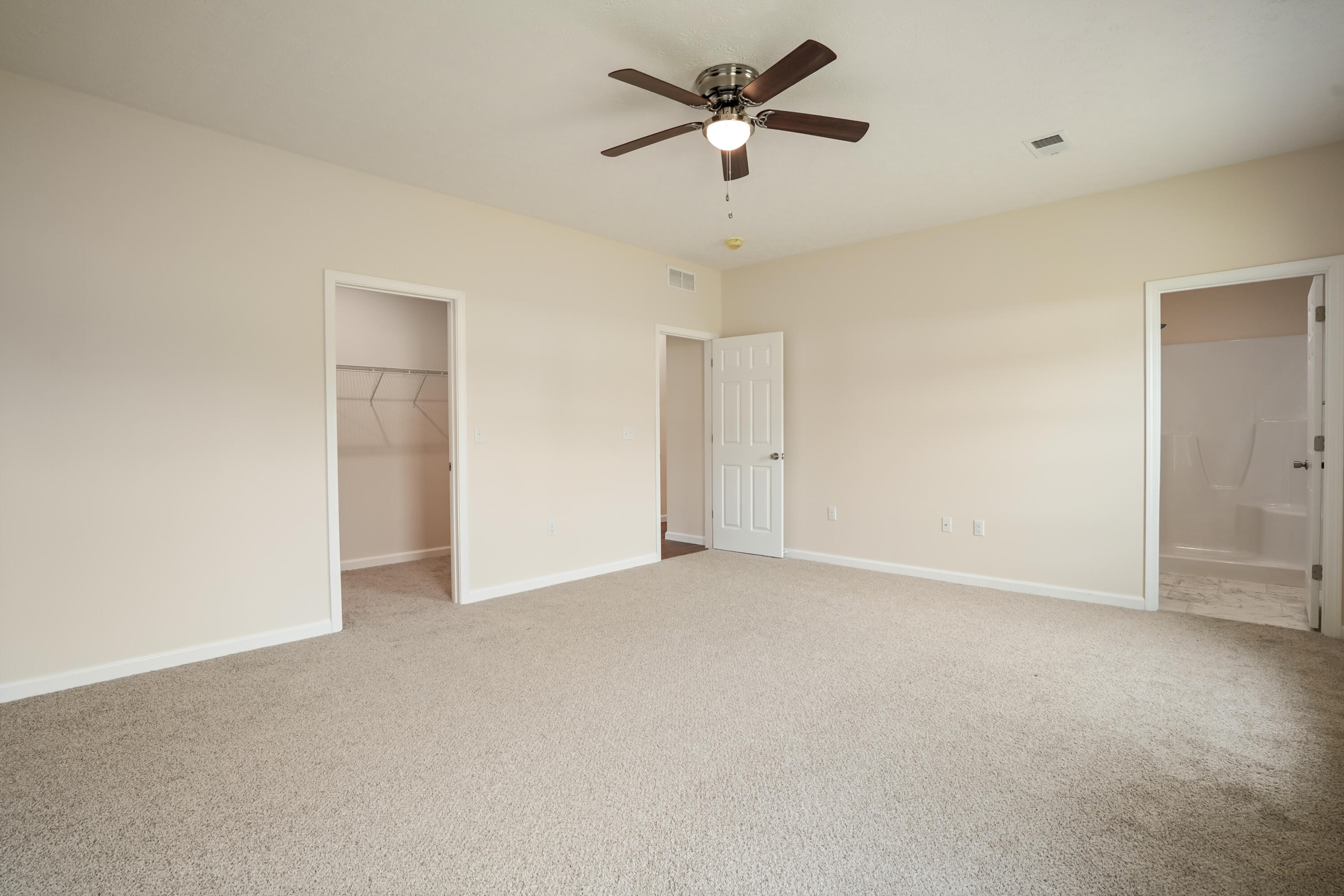 553 KNOLL Lane