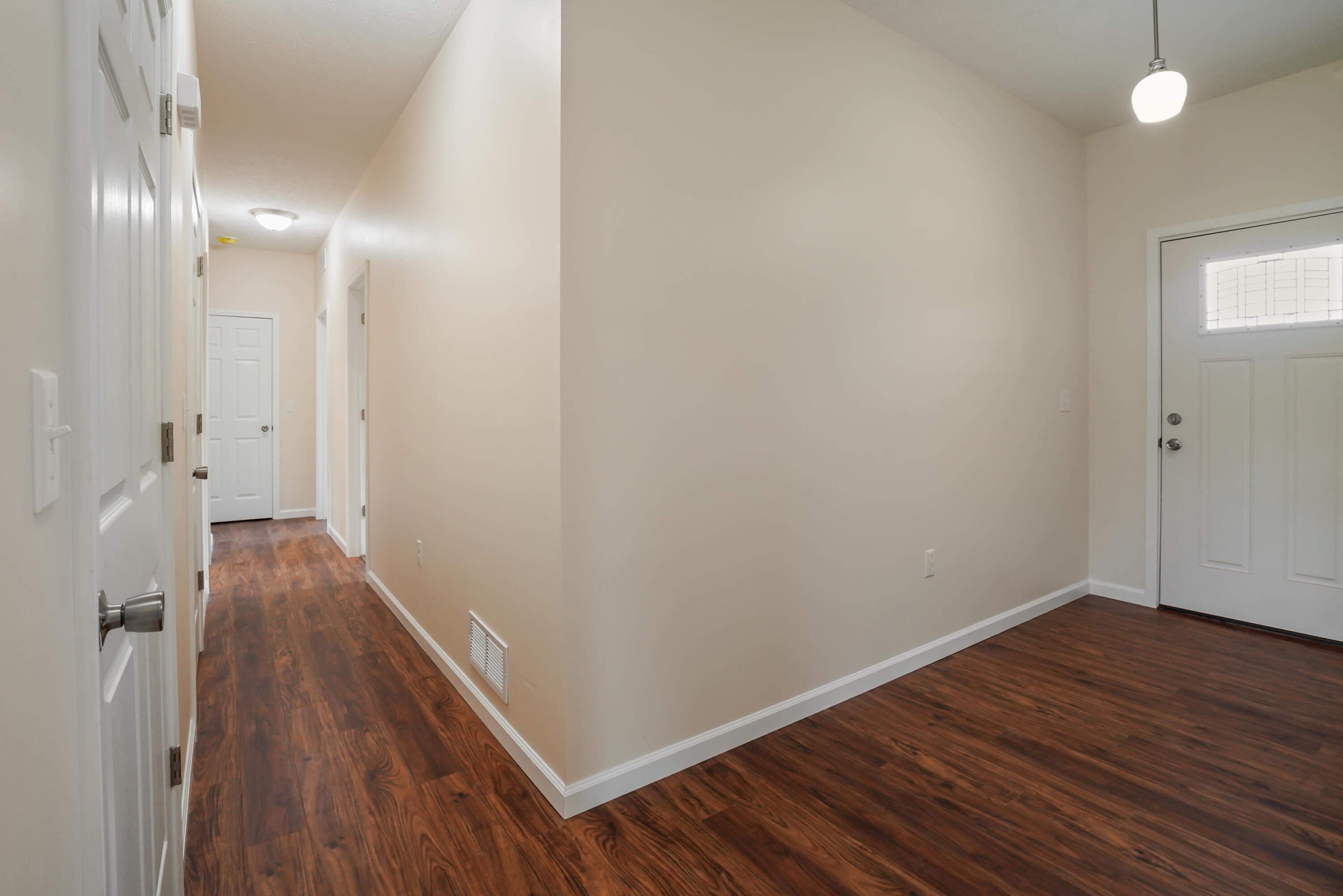 553 KNOLL Lane