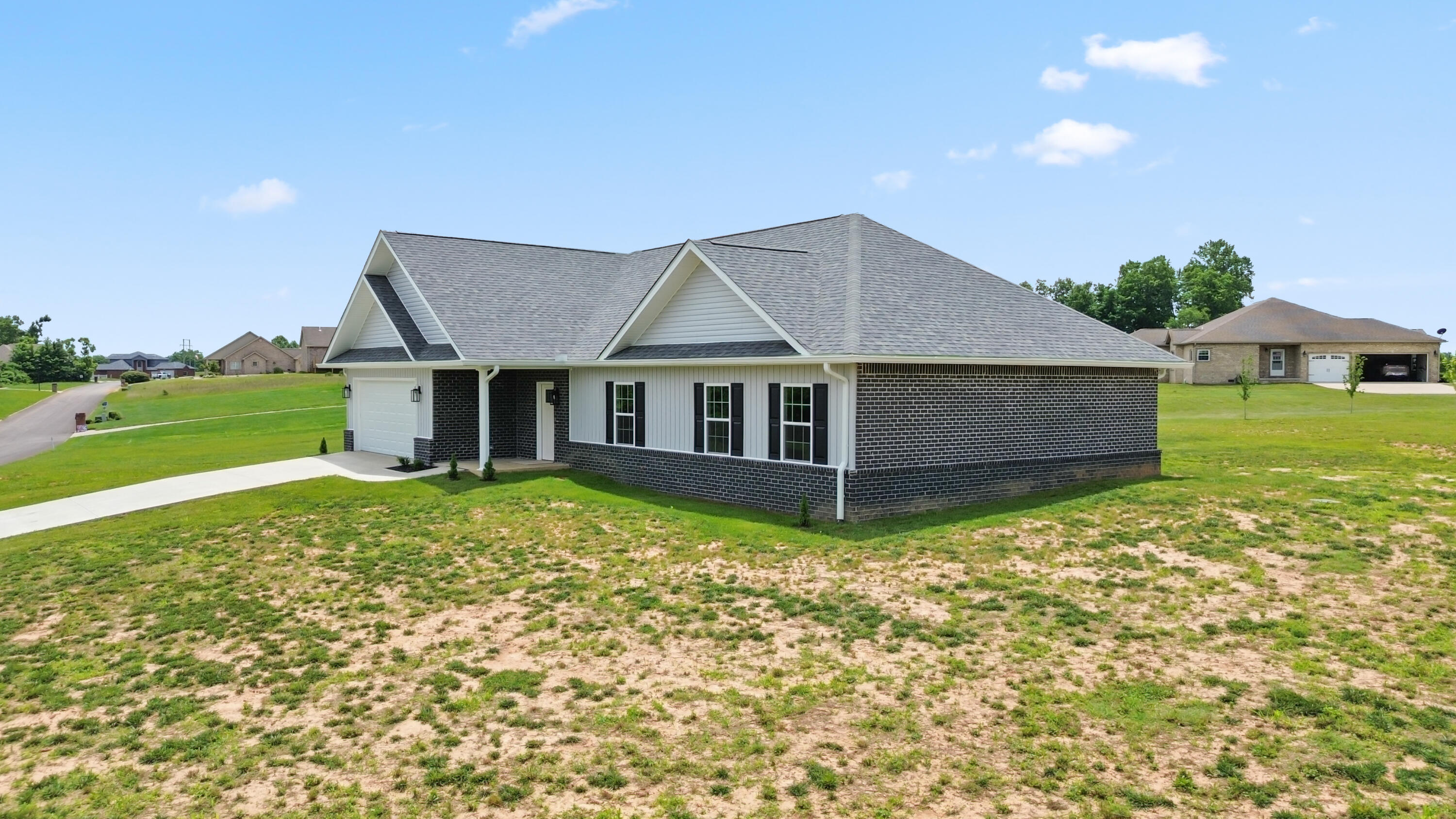 553 KNOLL Lane