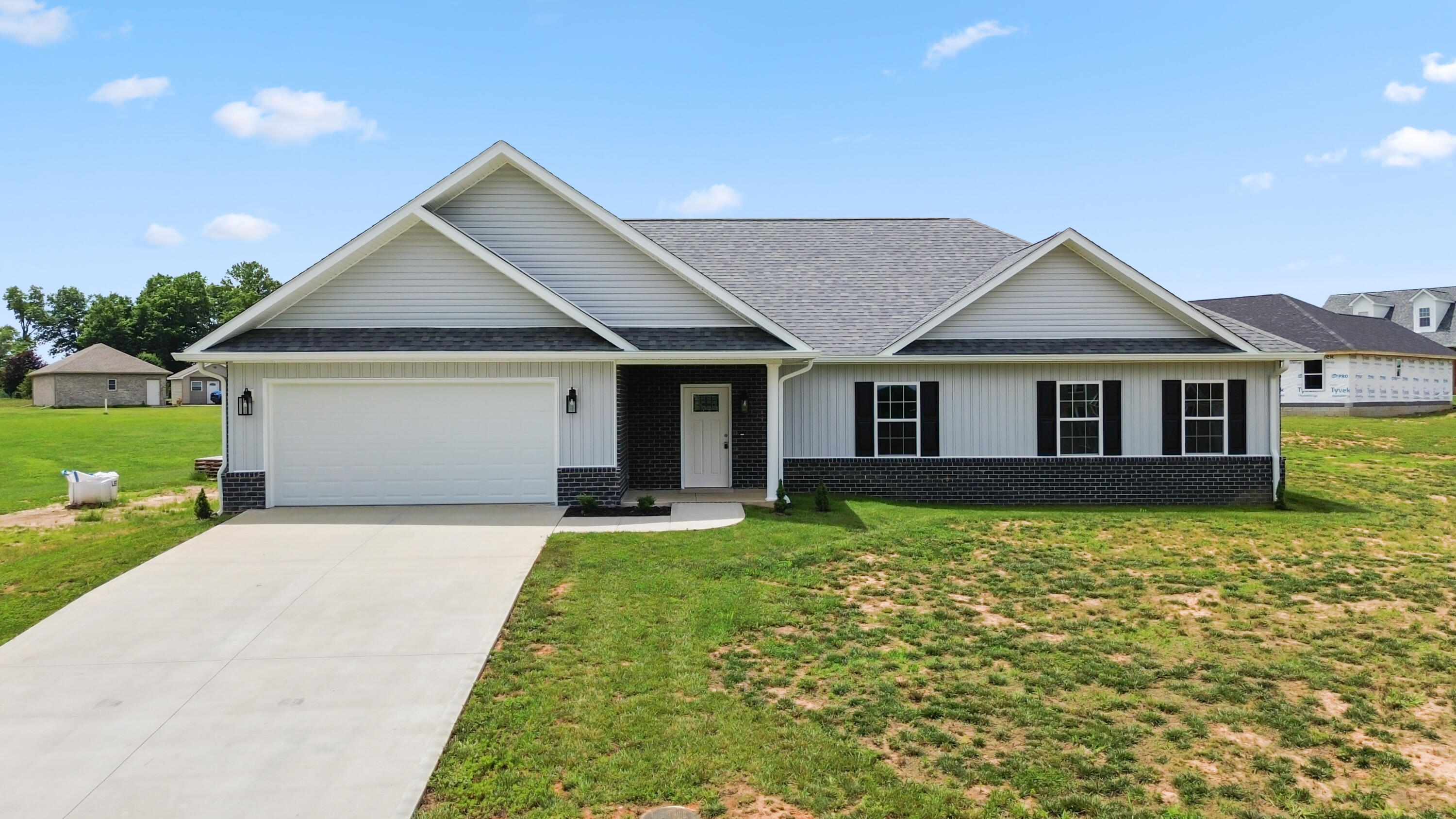 553 KNOLL Lane