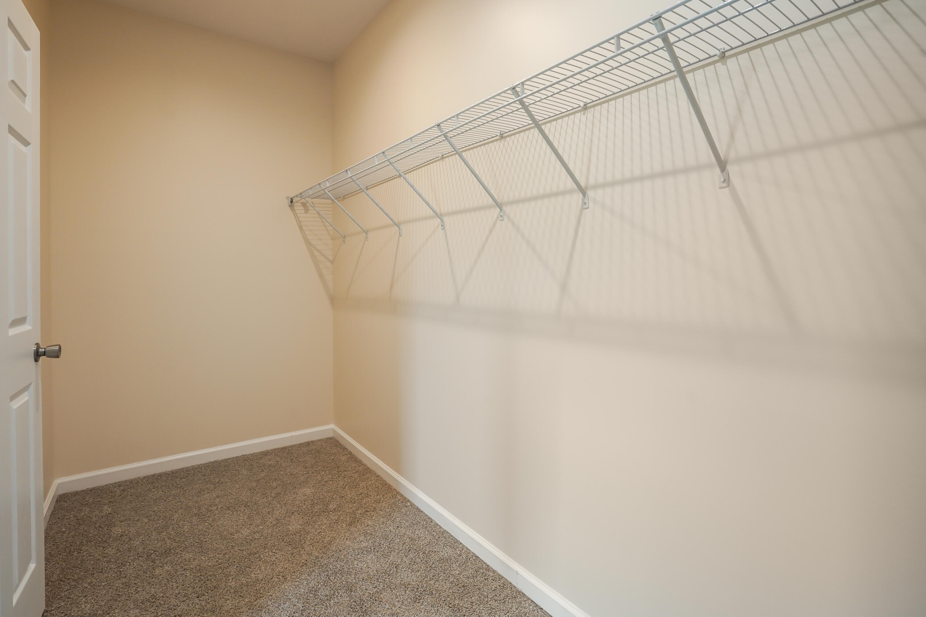 553 KNOLL Lane