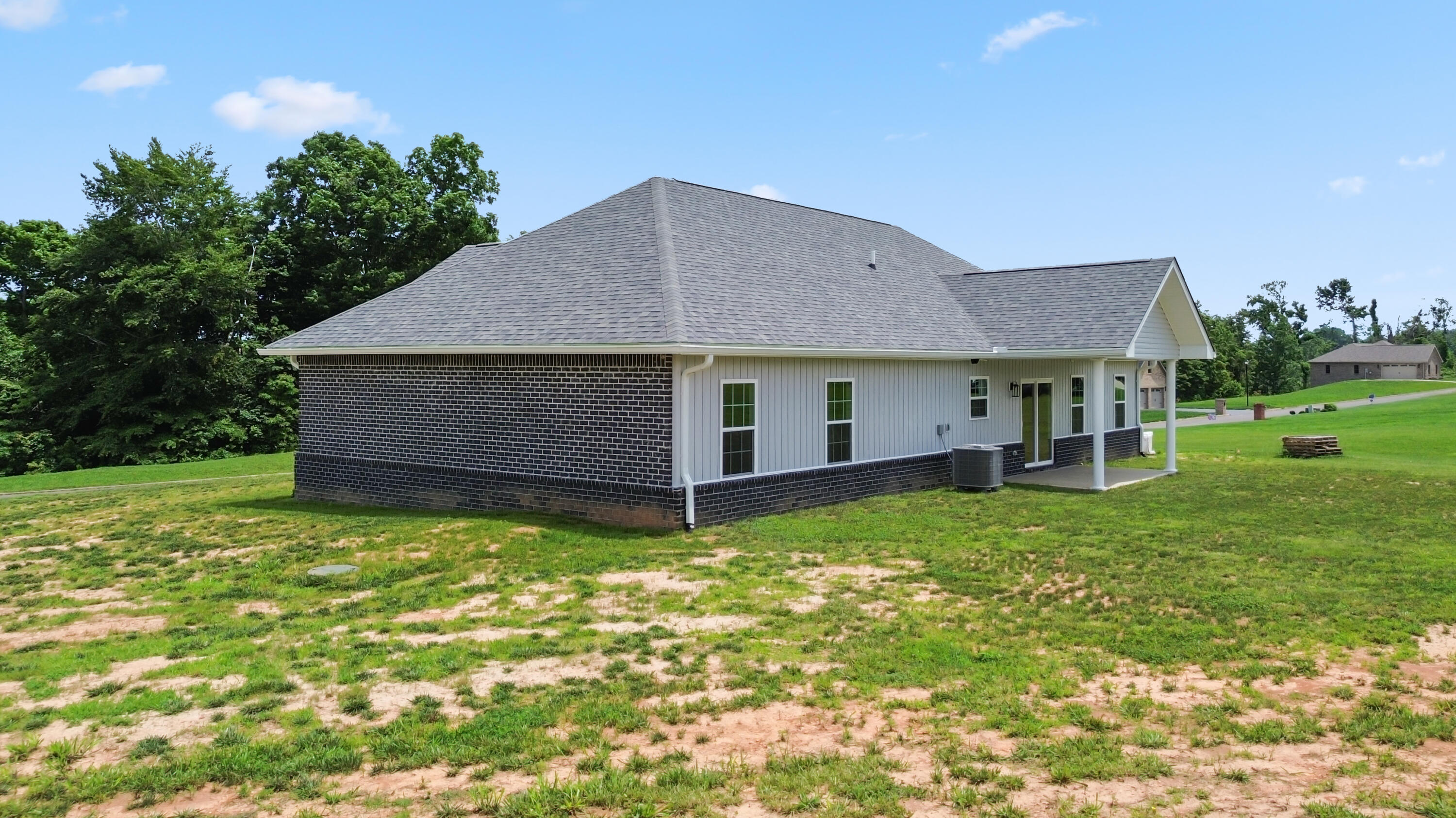 553 KNOLL Lane