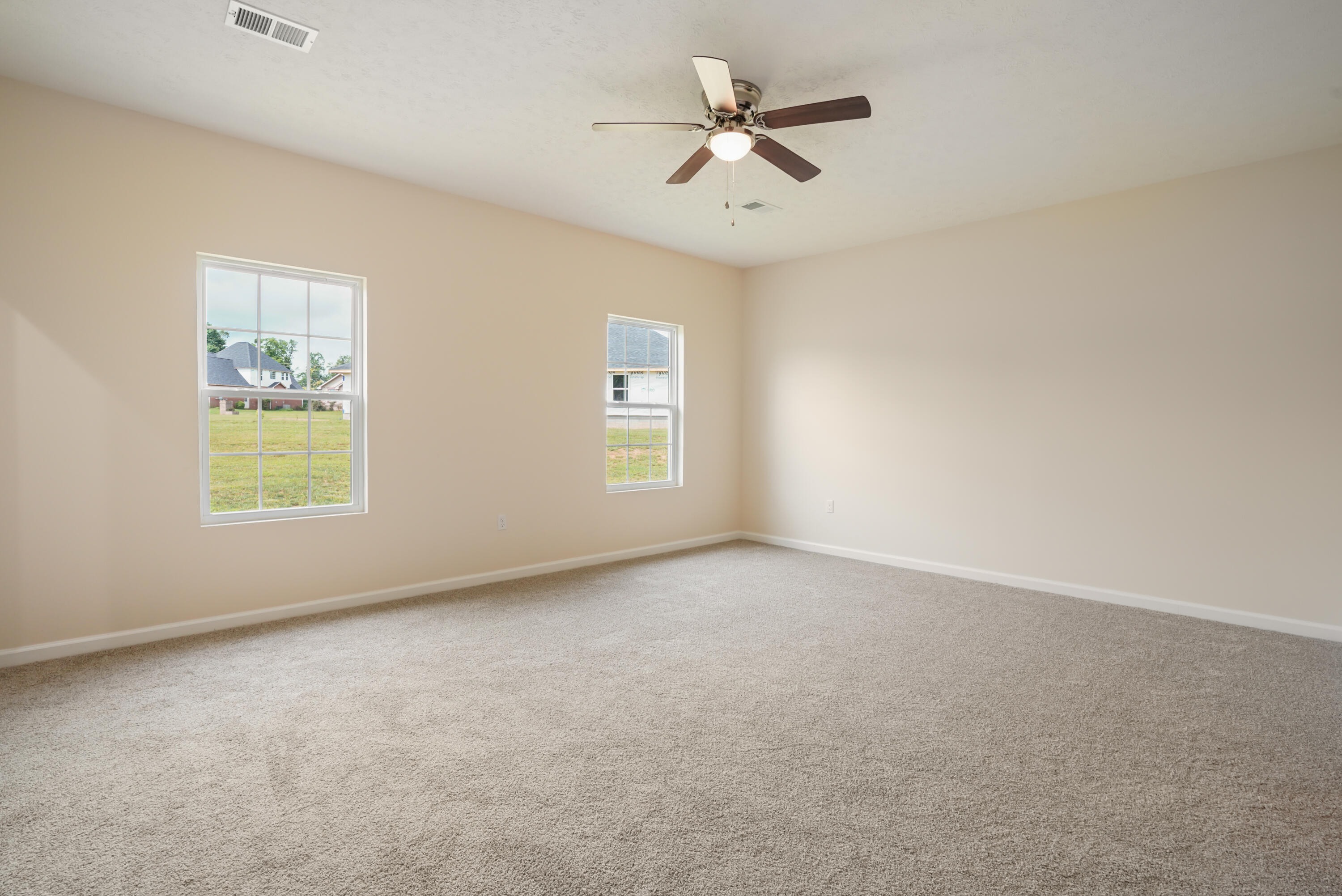 553 KNOLL Lane