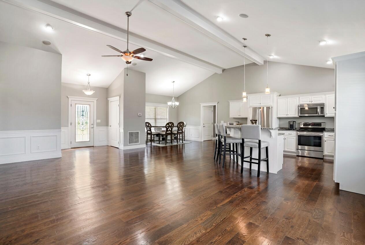 10 E Barrington Drive