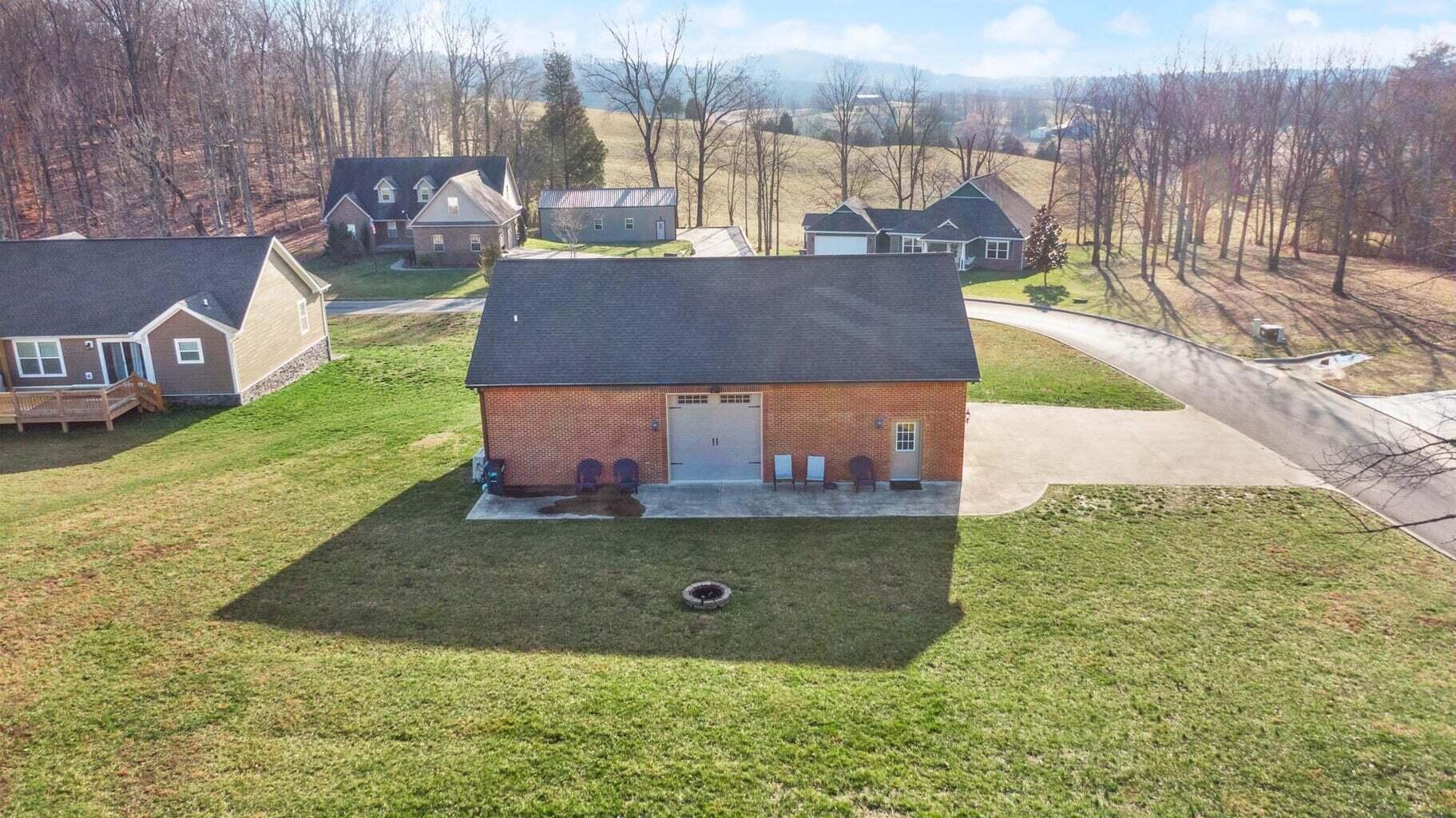 10 E Barrington Drive