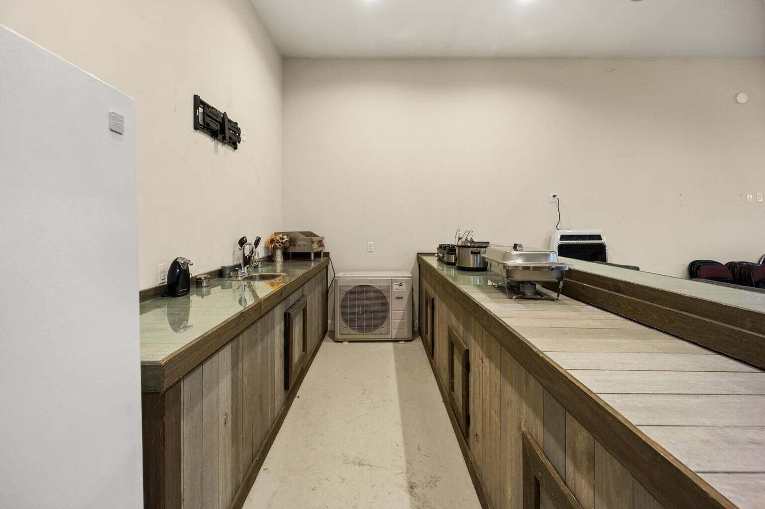 10 E Barrington Drive