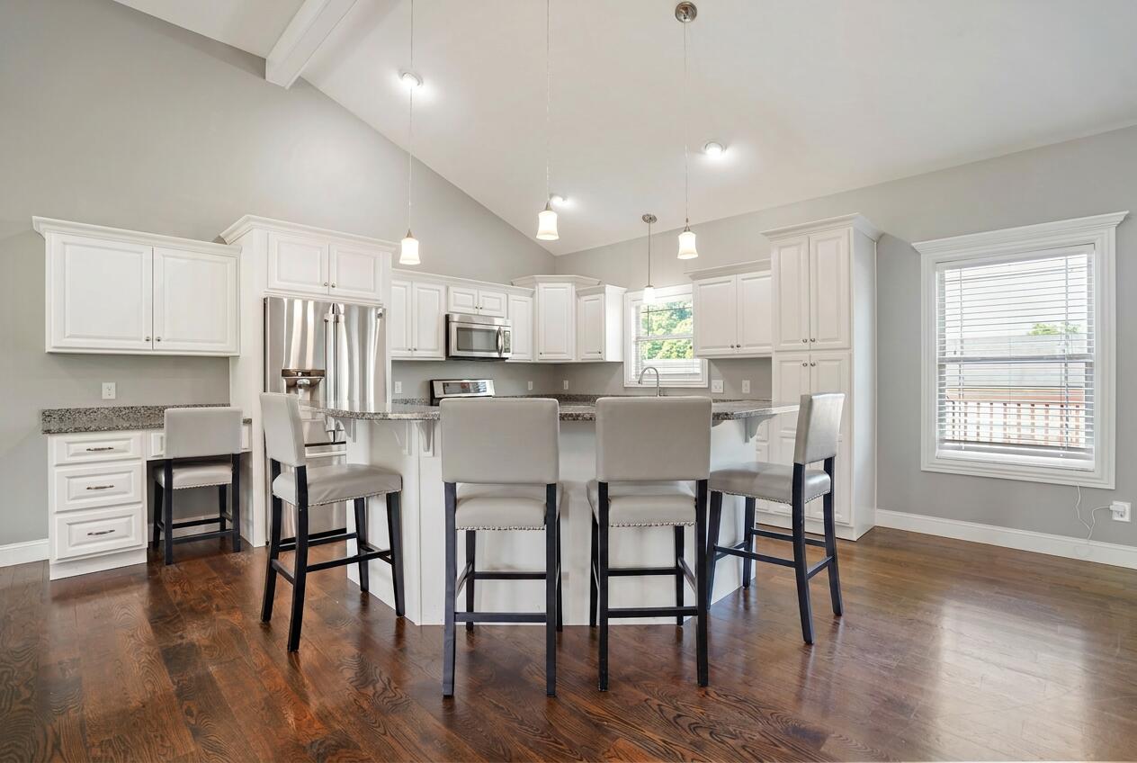 10 E Barrington Drive